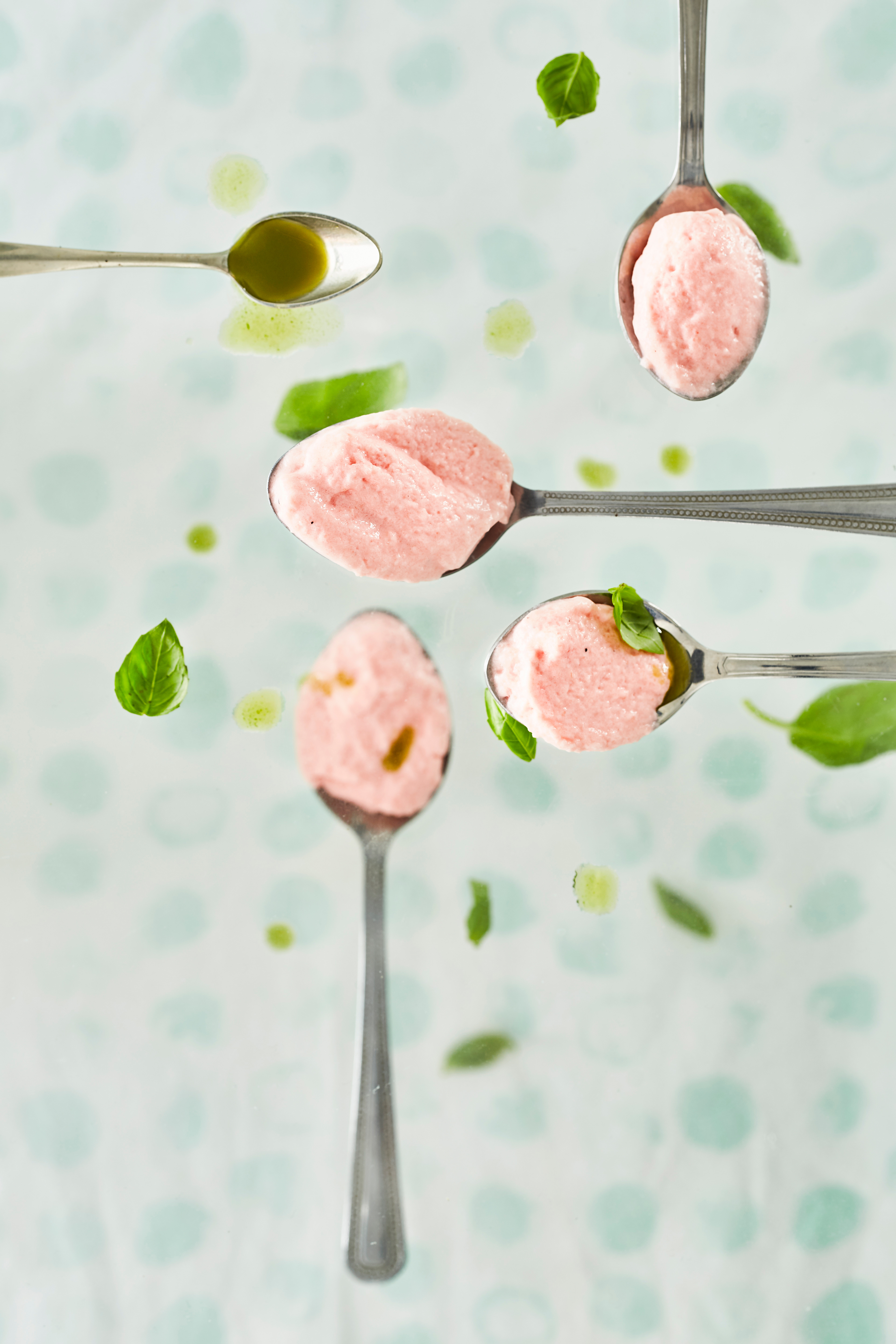 Tomatenmousse met basilicumolie