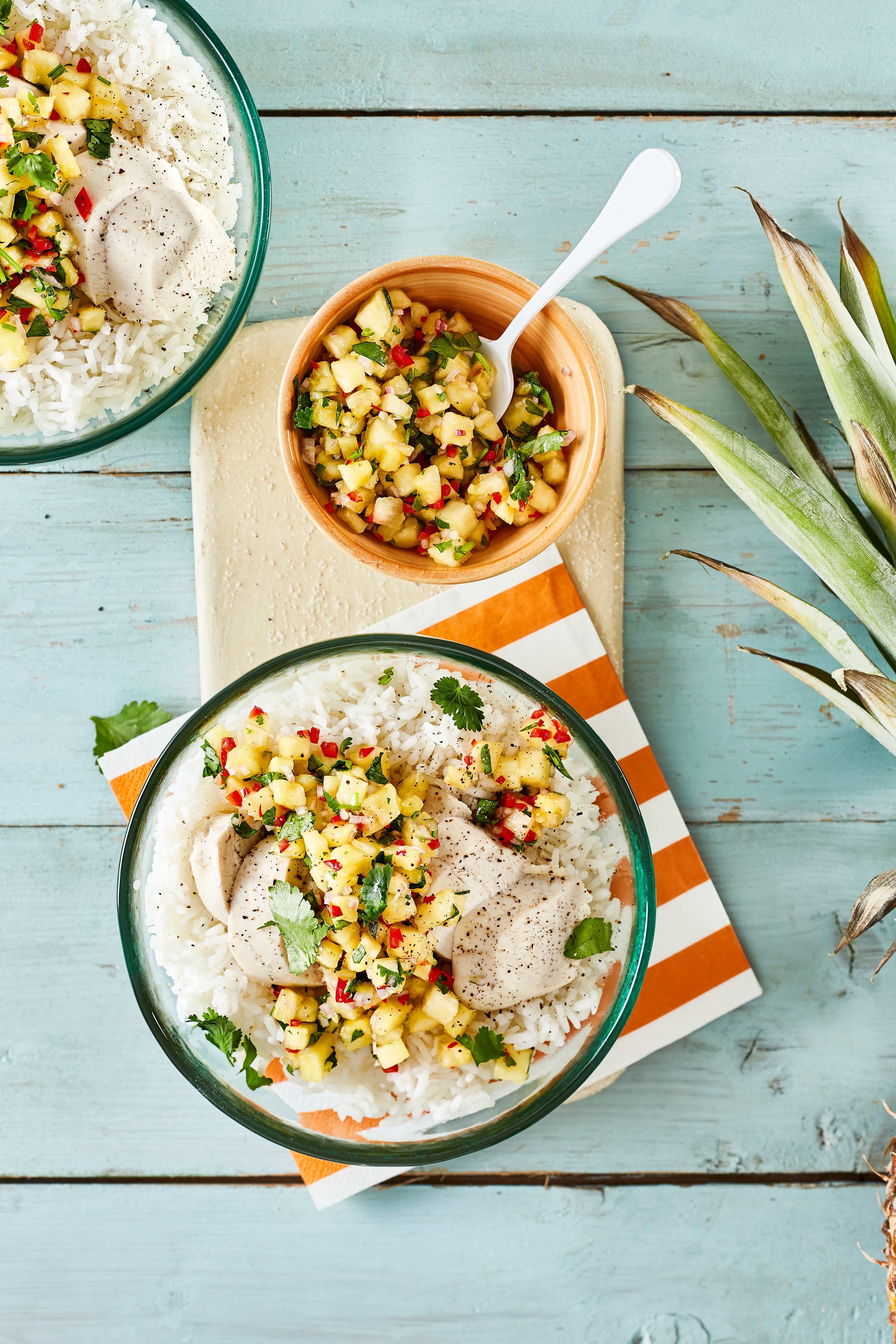 Gepocheerde kipfilet met pikante ananassalsa