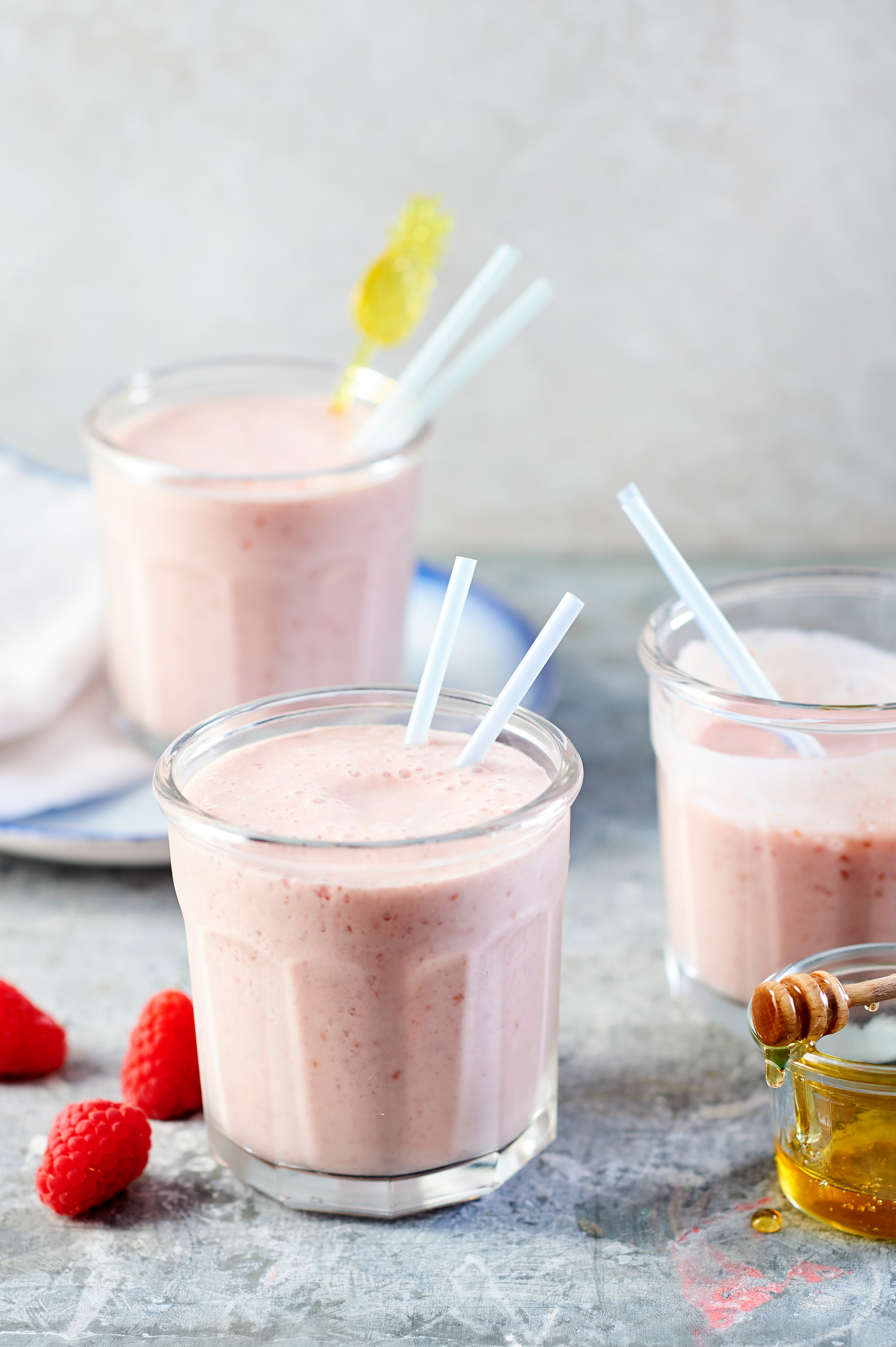 Zomershake met banaan en frambozen