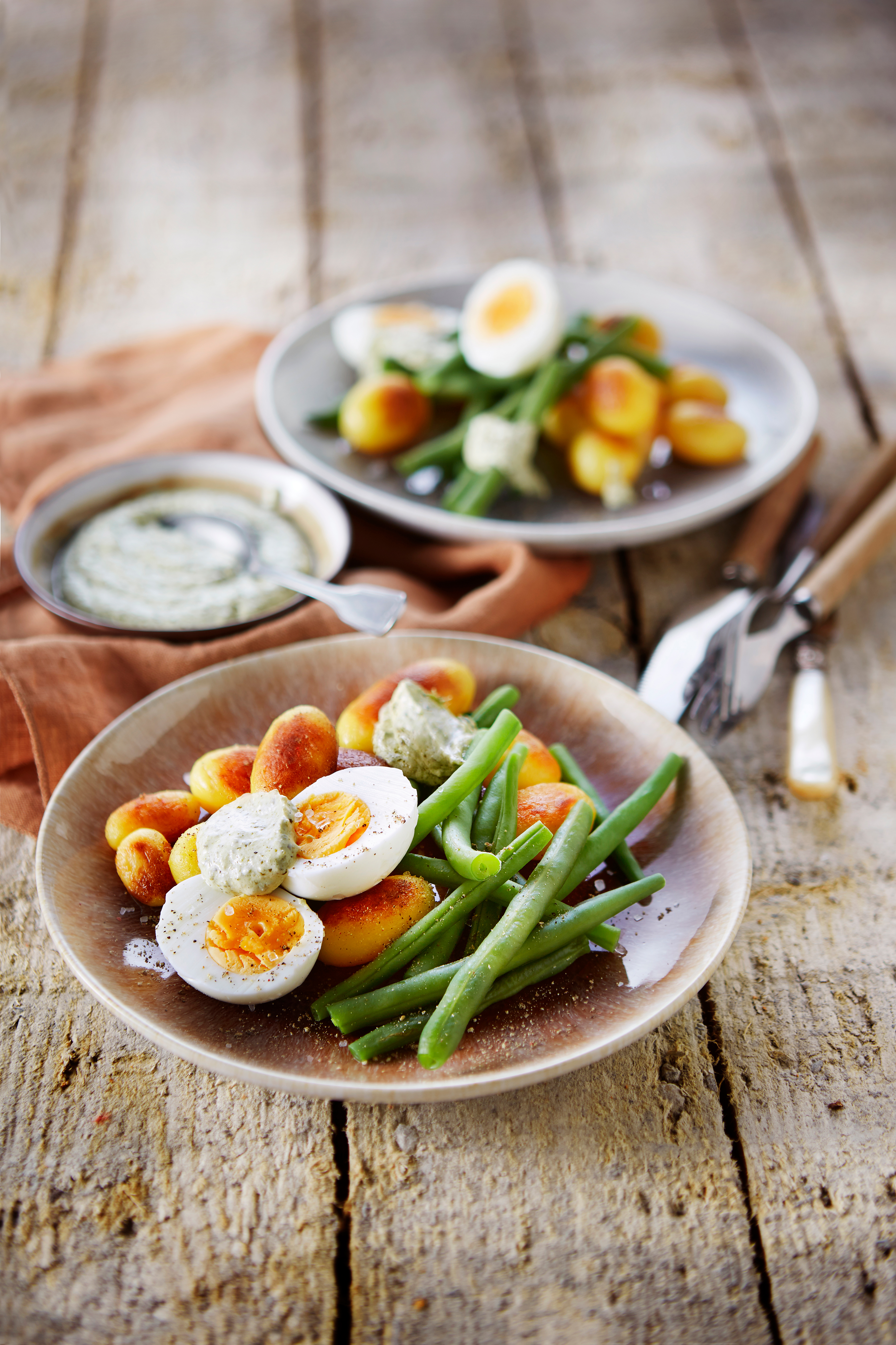 Sperziebonen met krieltjes, ei en romige pestosaus