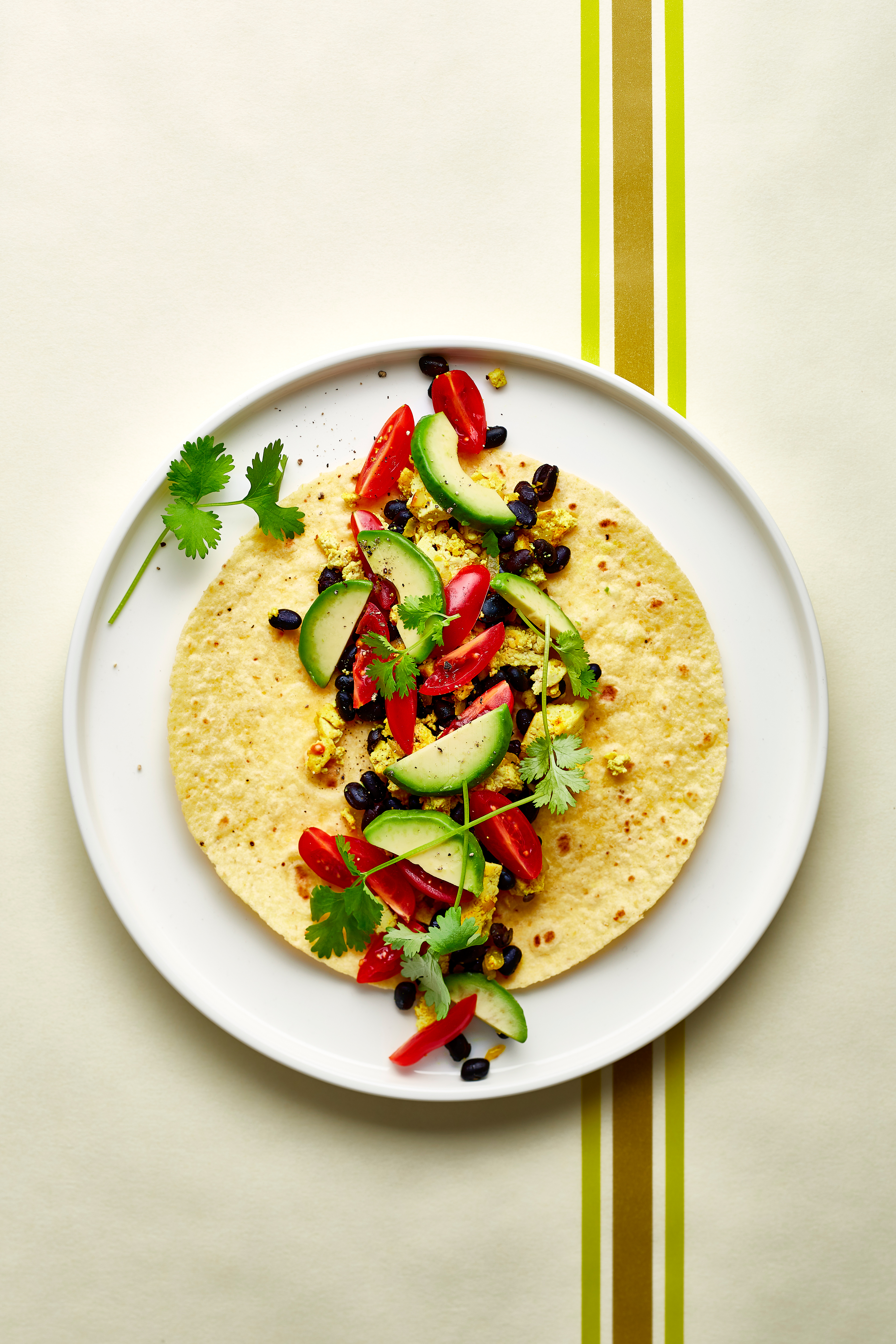 Breakfast burrito met tofu-scramble