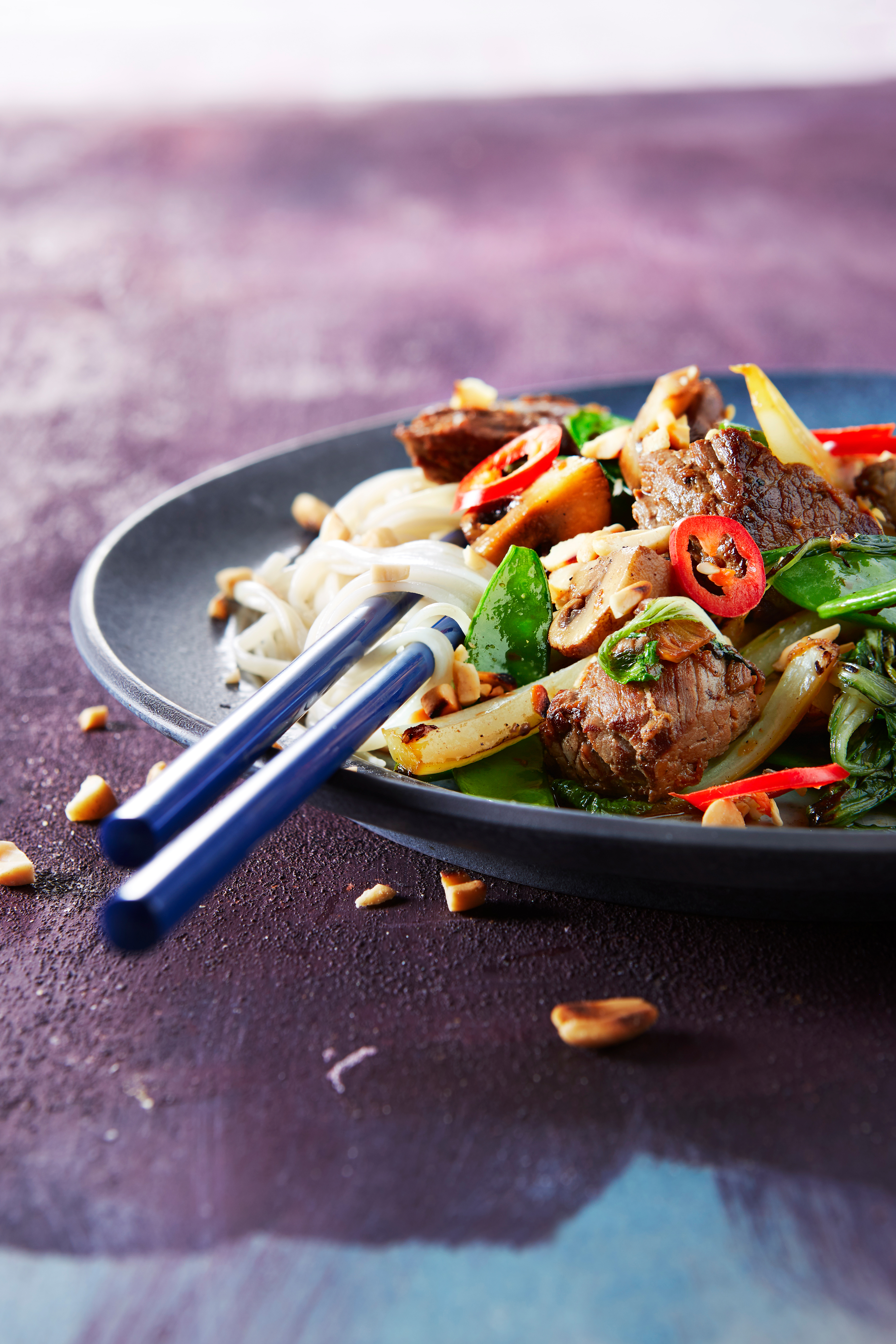 Gewokte biefstuk met peultjes en paksoi