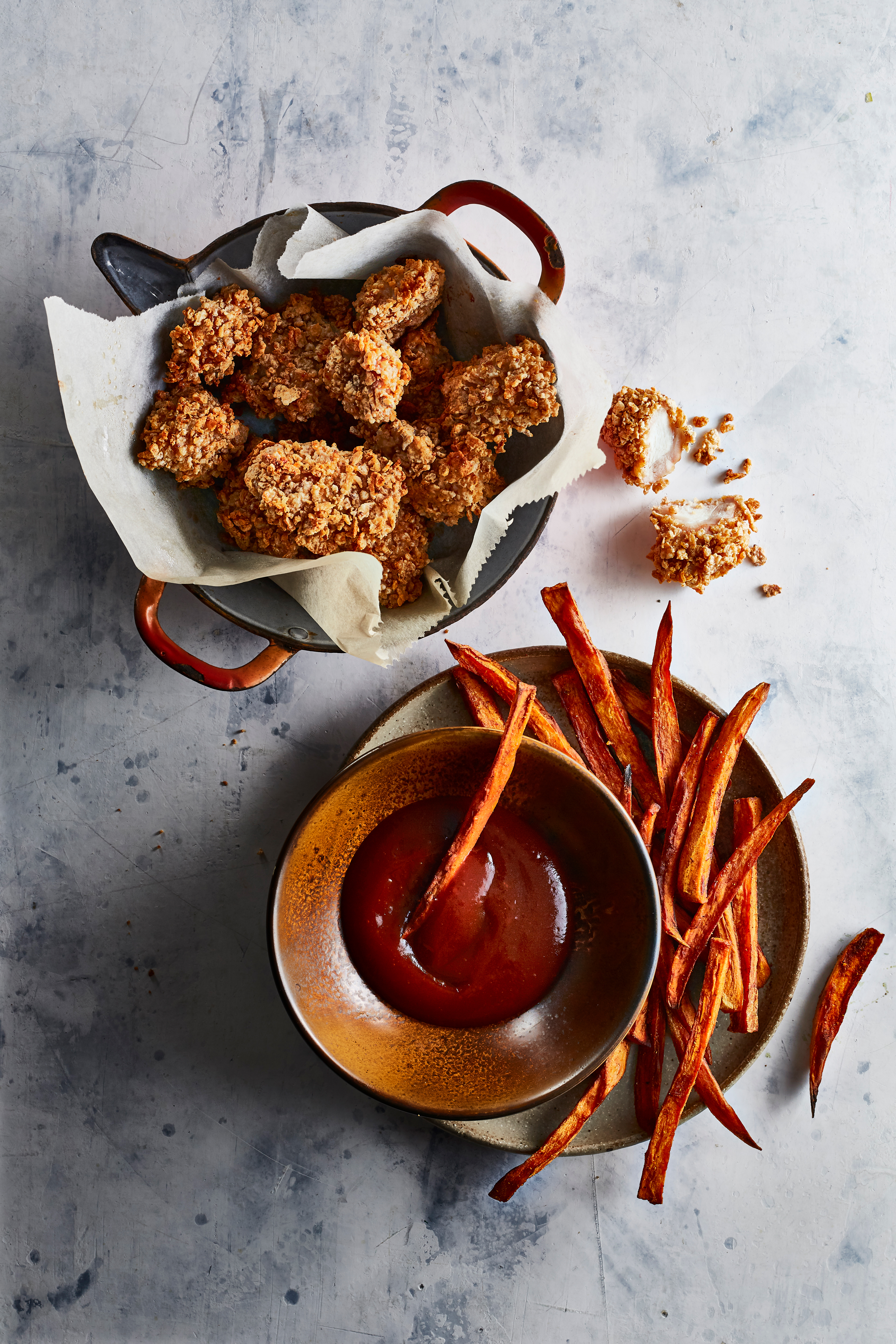 Homemade kipnuggets met zoete-aardappelfriet