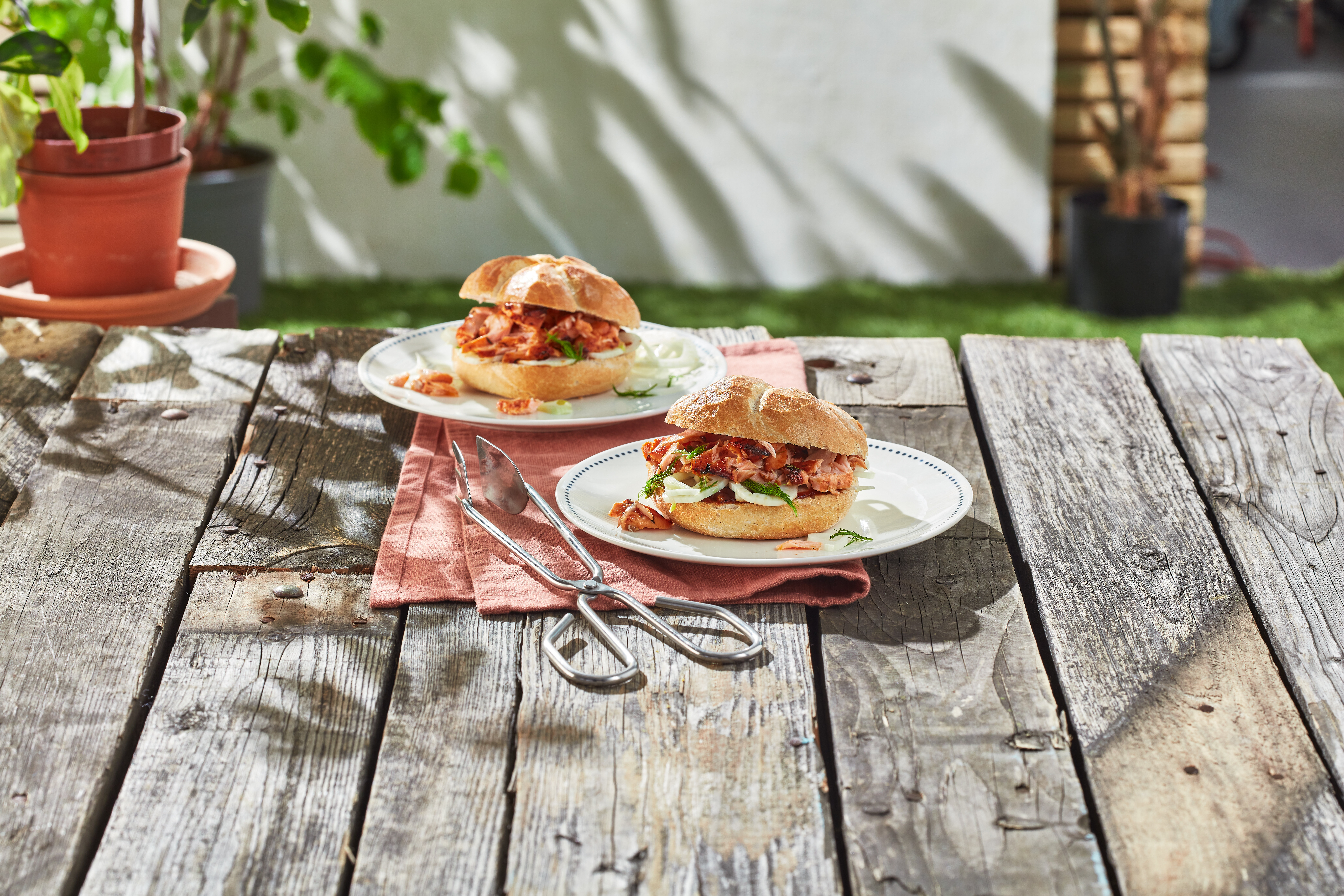 Broodje pulled salmon met ingelegde venkel