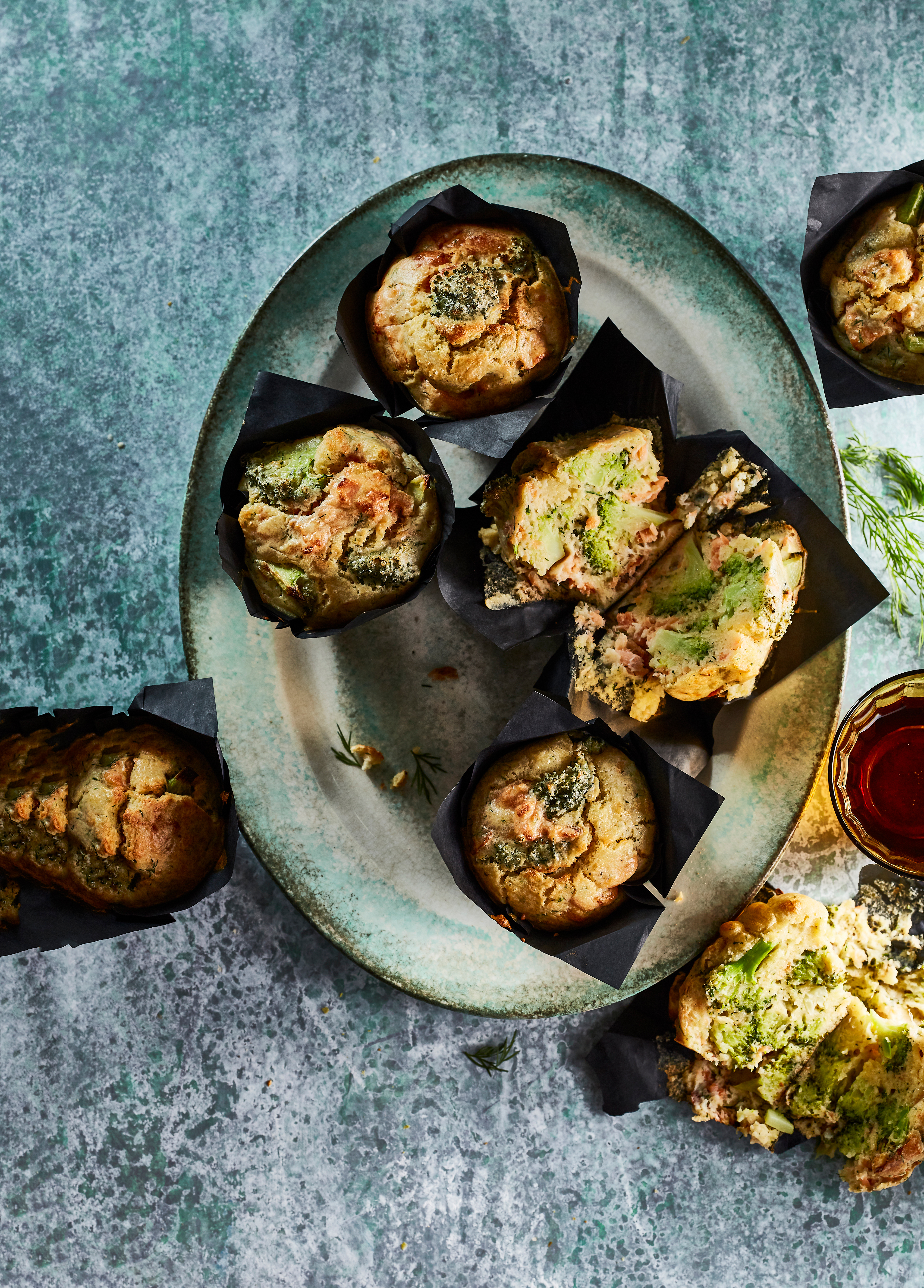 Zalmmuffins met broccoli