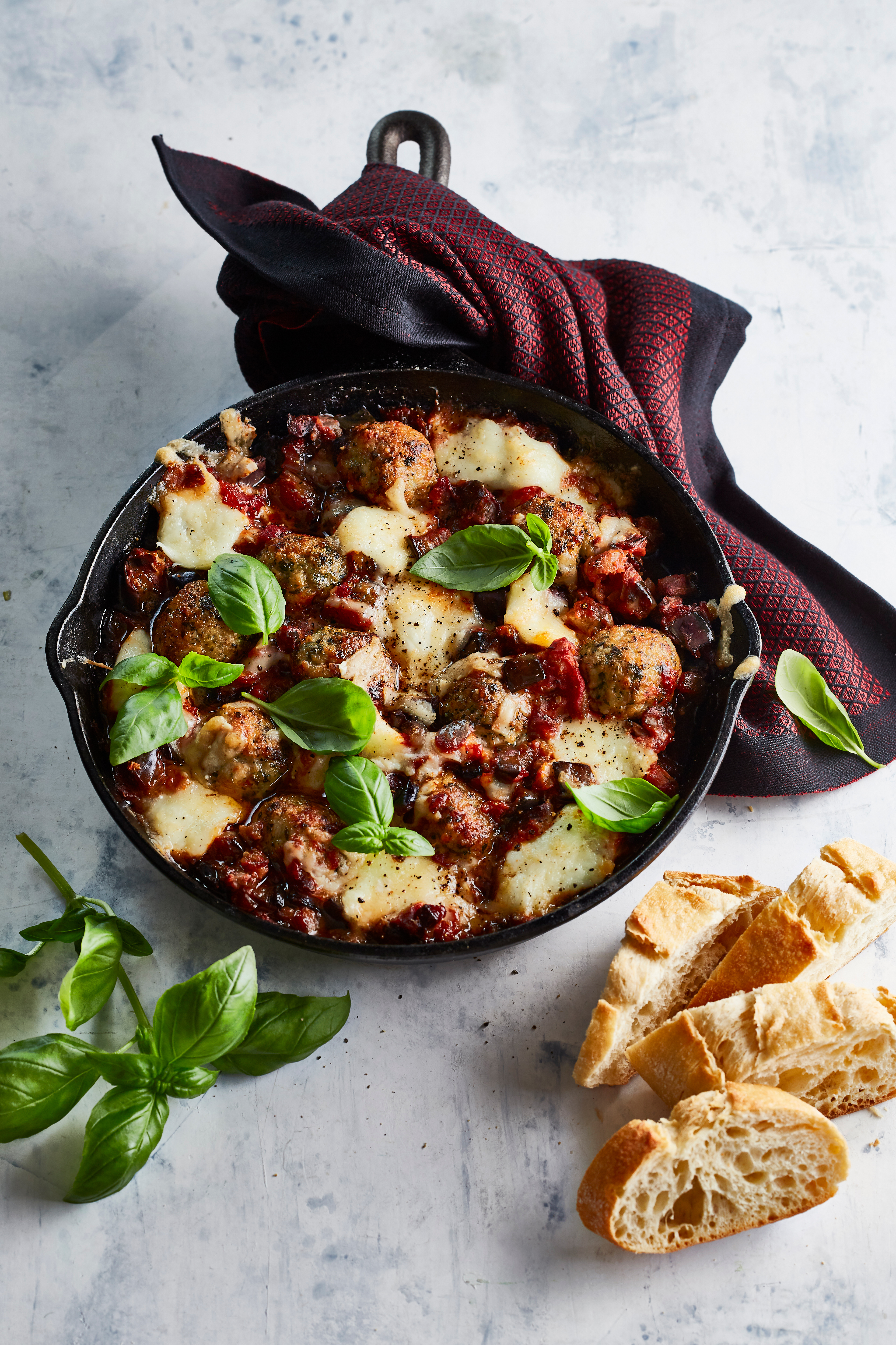 Italiaanse kipgehaktballetjes met aubergine en mozzarella