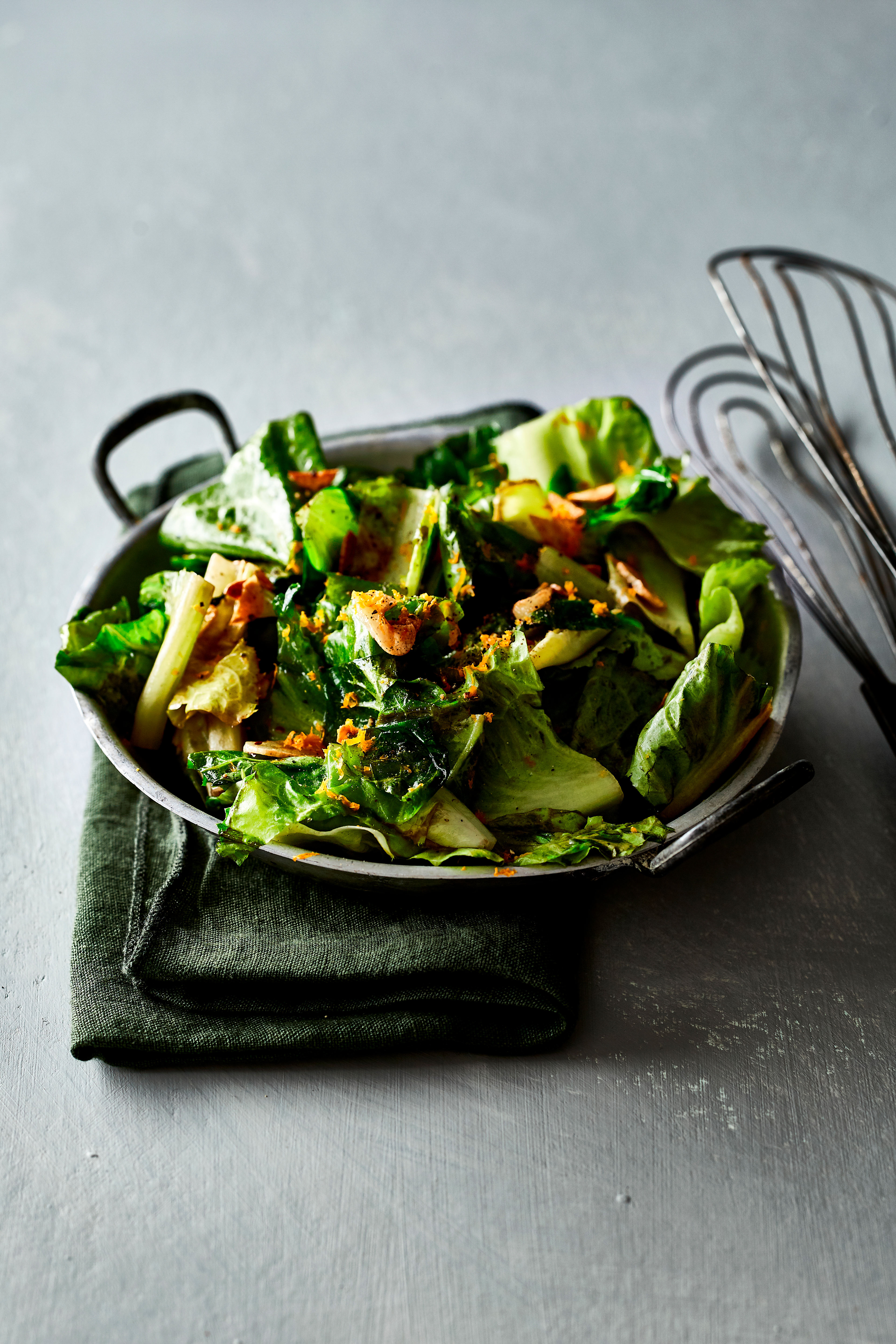 Geroerbakte andijvie met knoflook en sinaasappel