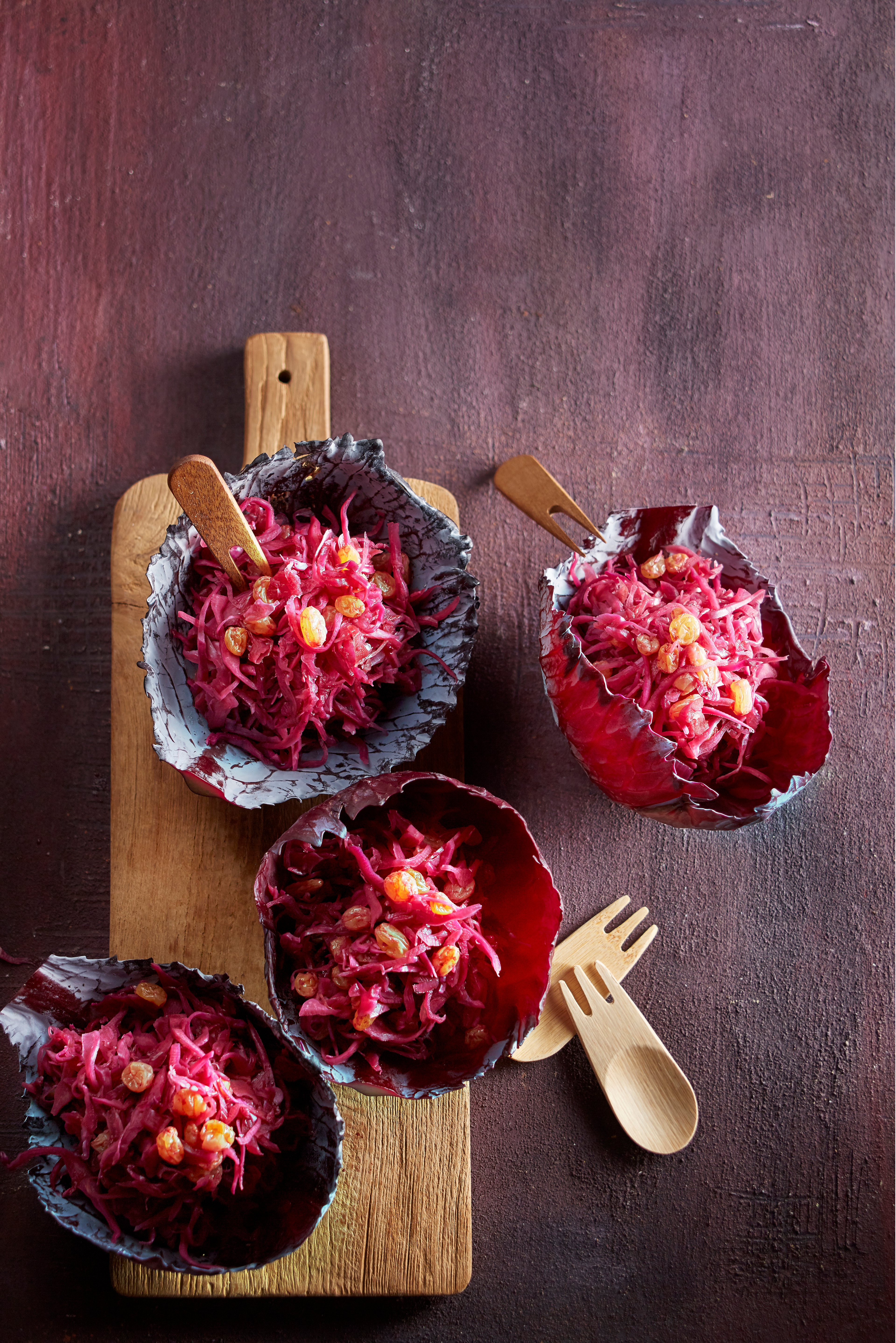 Gestoofde rodekool met rode ui en rozijnen