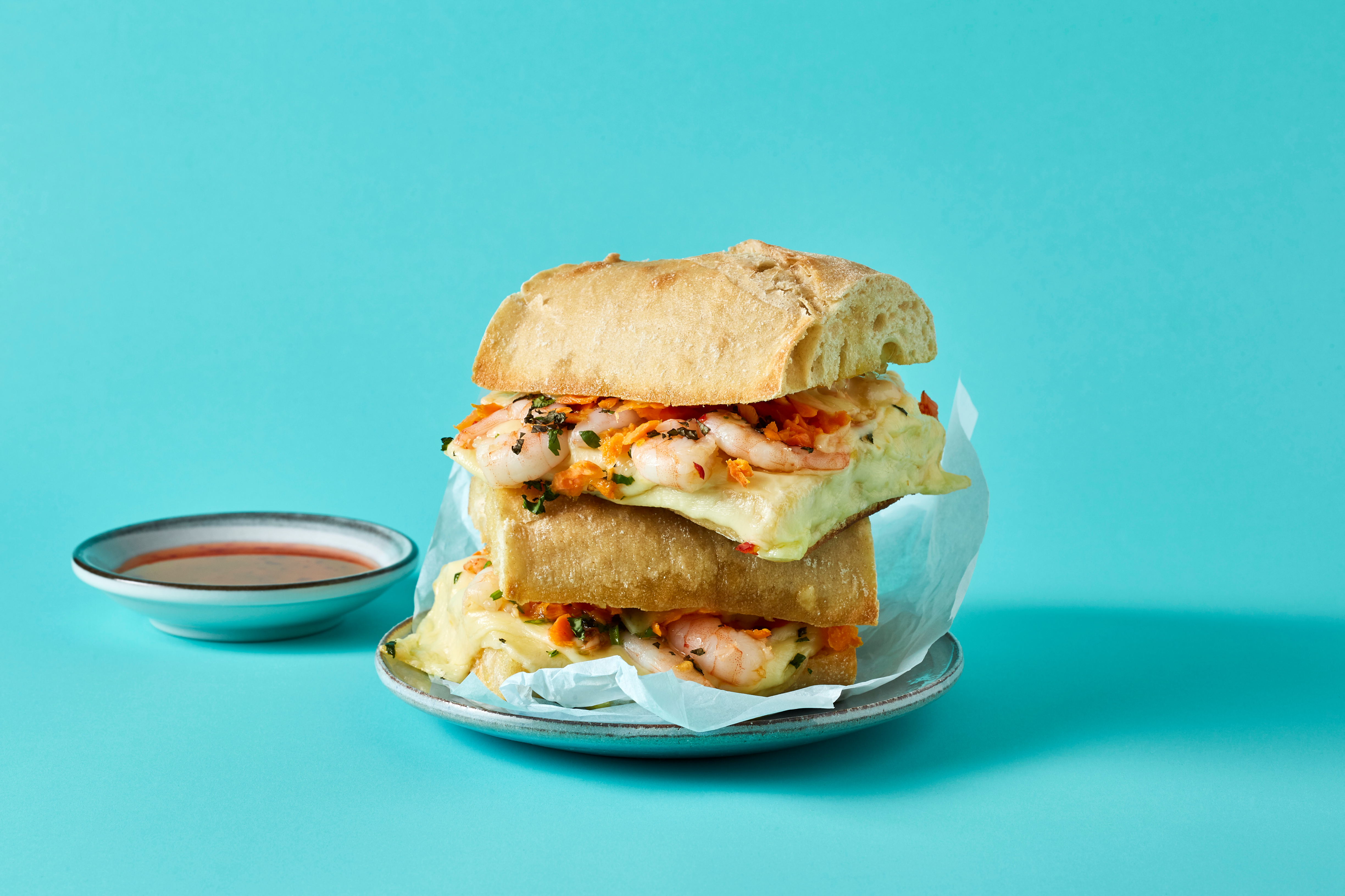 Spicy garnalentosti met zoetzure wortel