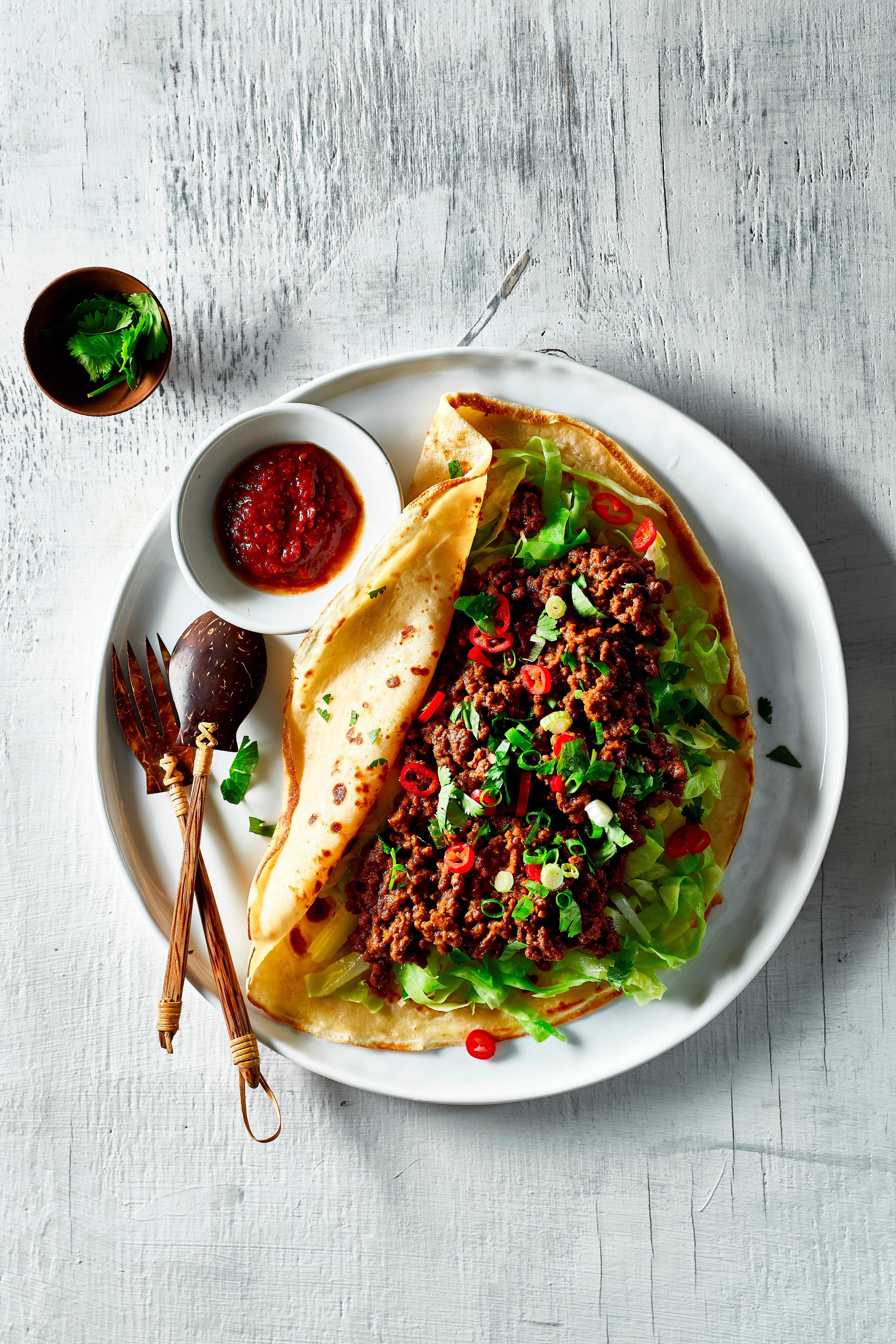 Oosterse gehaktpannenkoek met spitskool