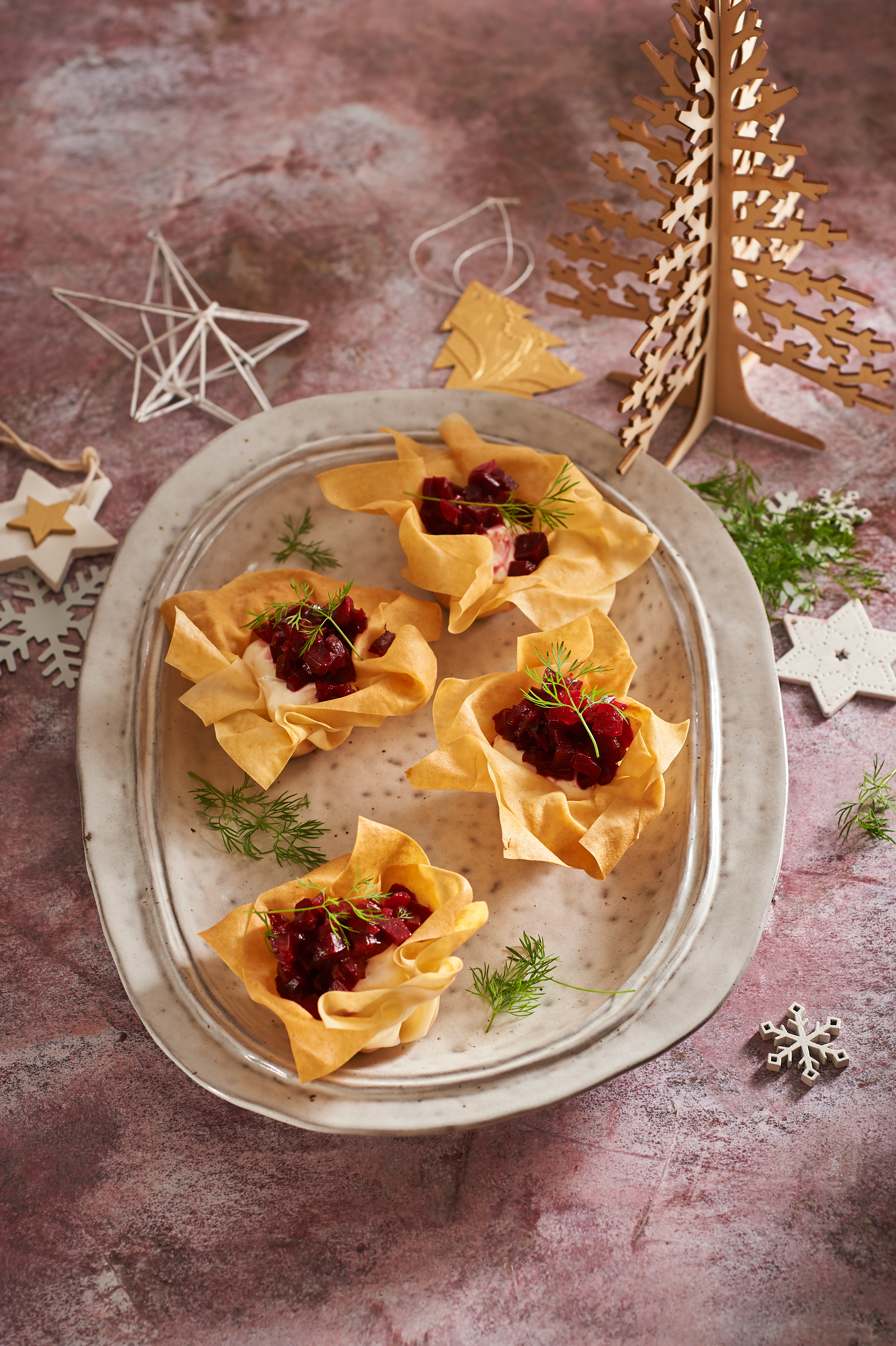 Filobakjes met bietentartaar en mierikswortelcrème