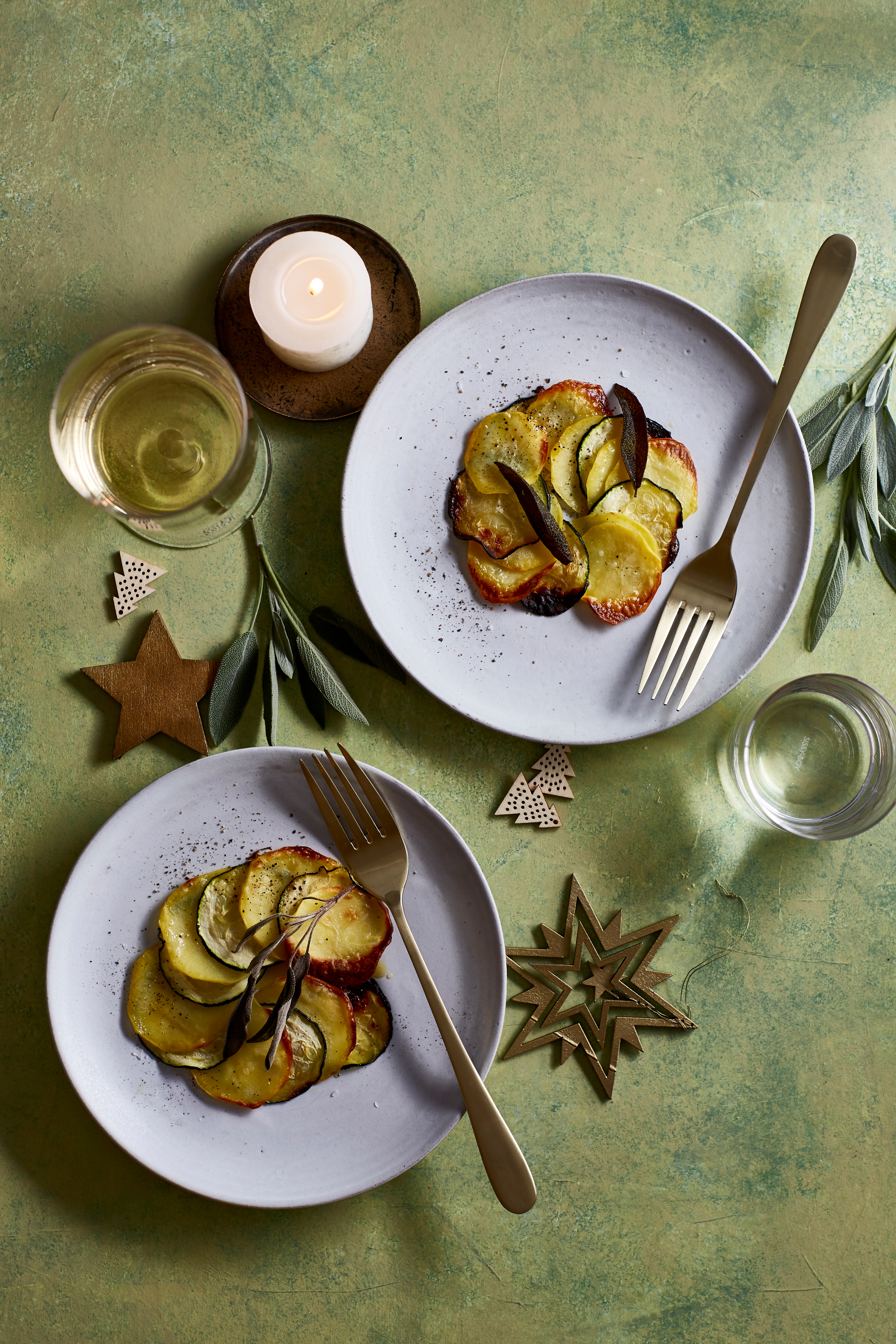 Aardappel-courgetterondjes met salie