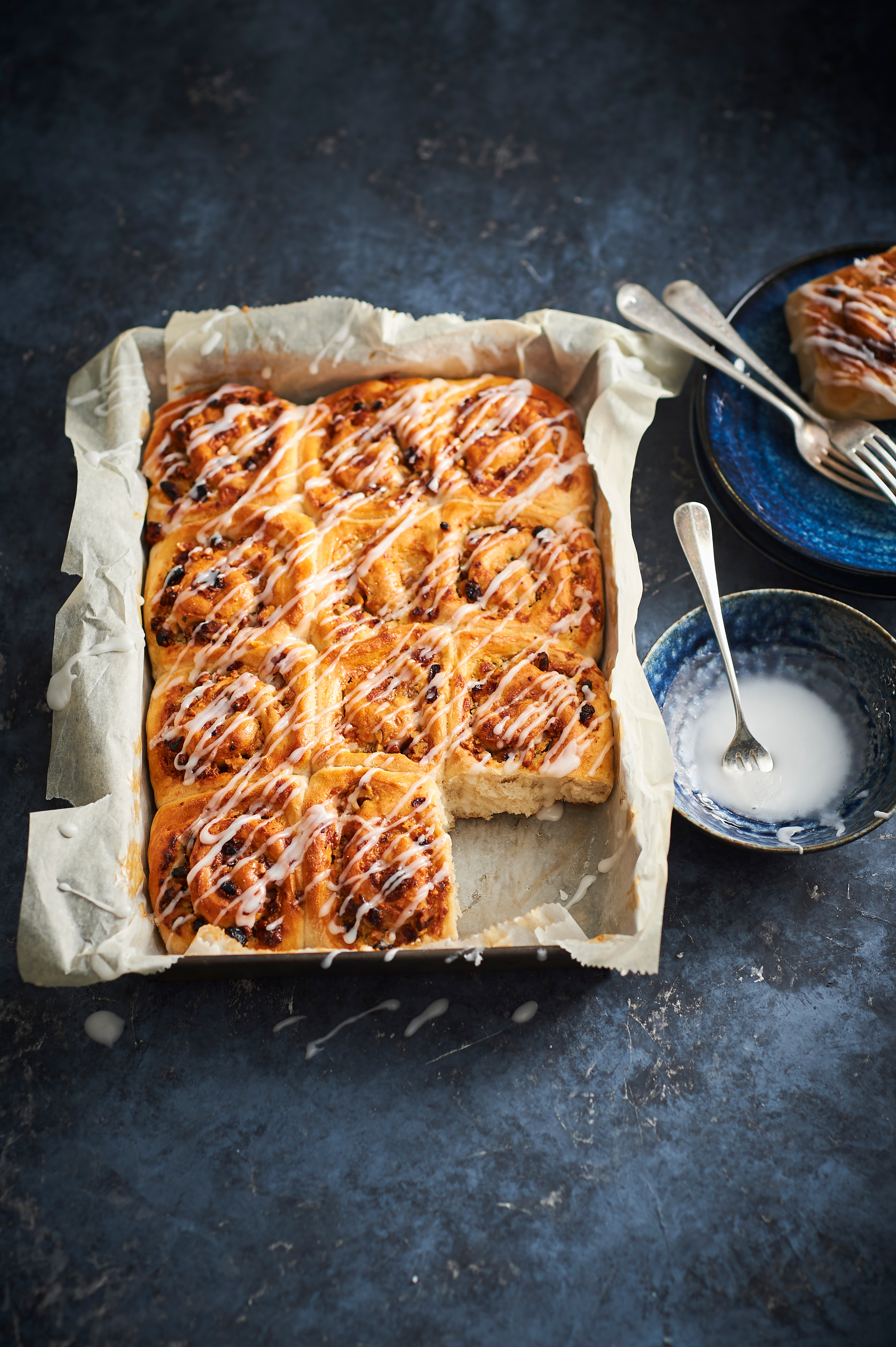 Amandelbroodjes met rozijnen en rozemarijn