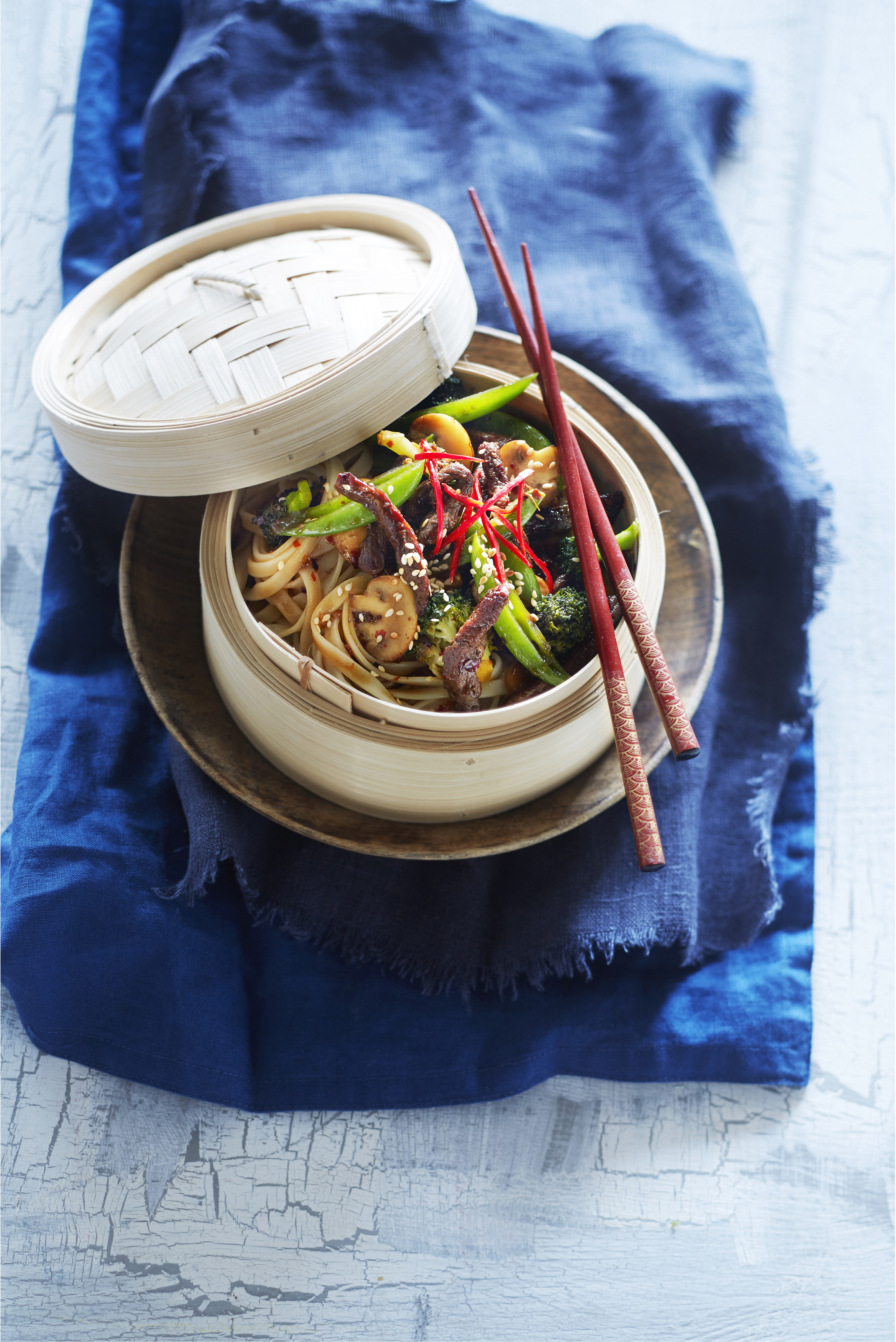 Bami met oosterse groenten en bieflapjes