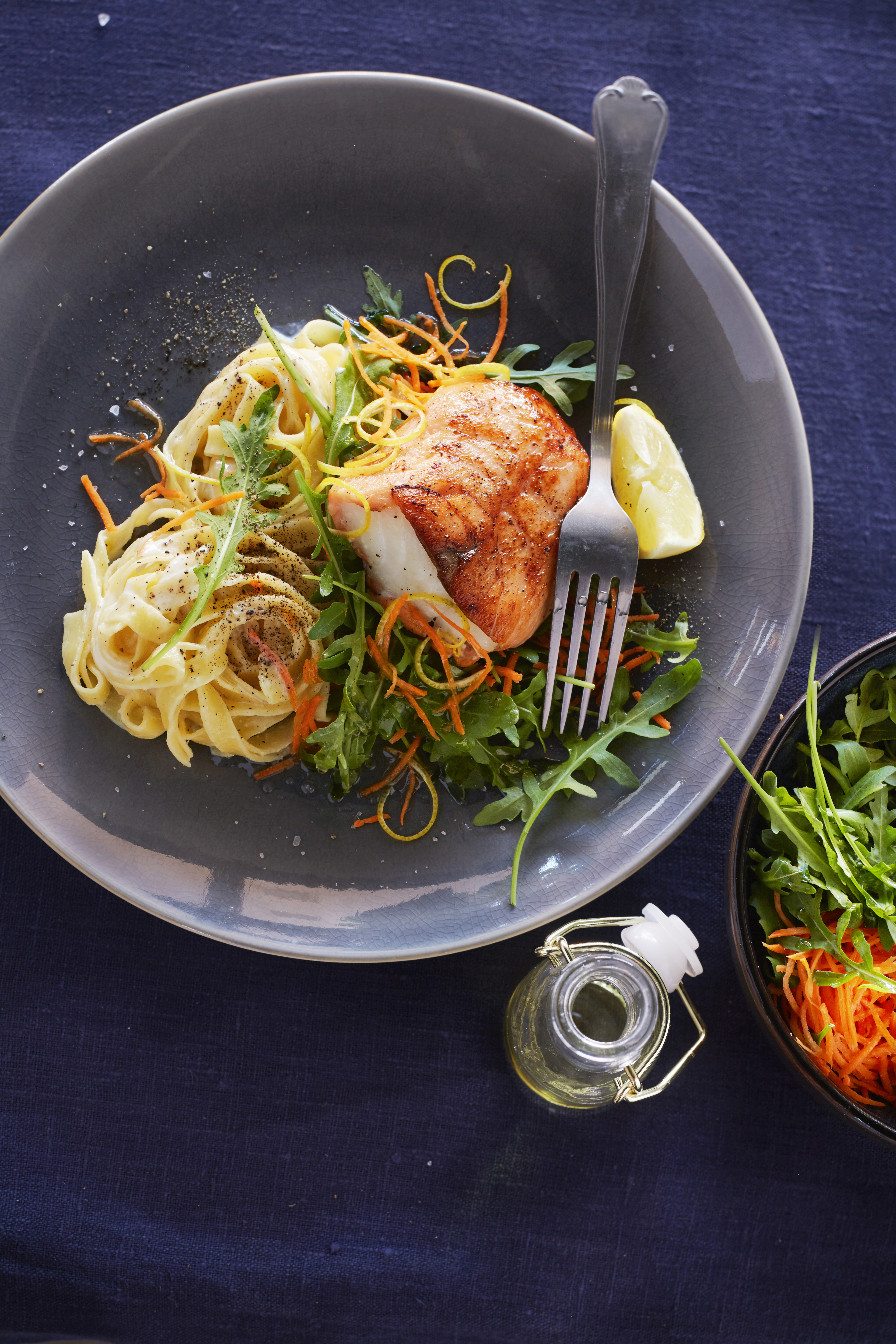 Saltimbocca van kabeljauw en zalm met romige tagliatelle