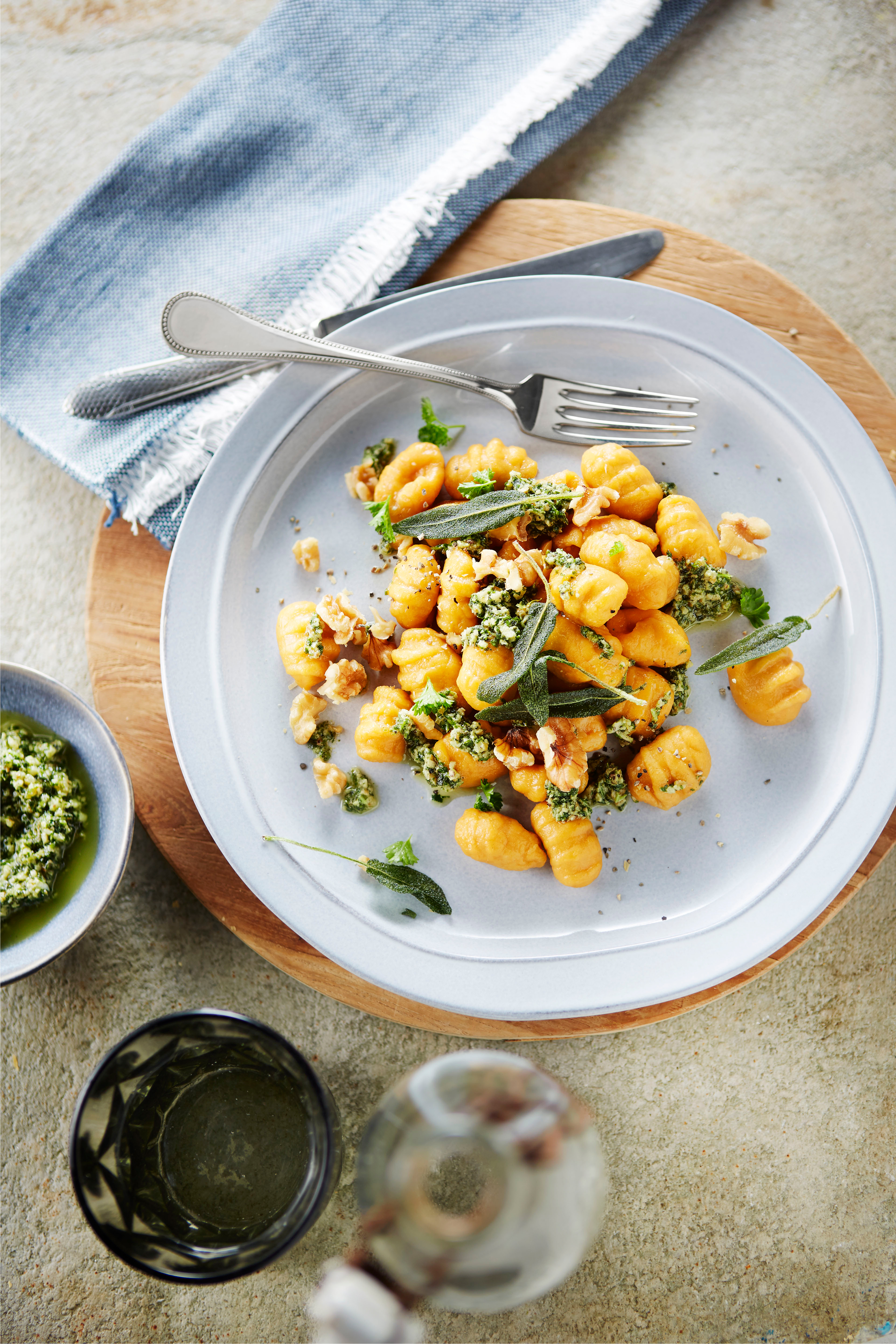 Gnocchi van zoete aardappel met salie-walnotenpesto