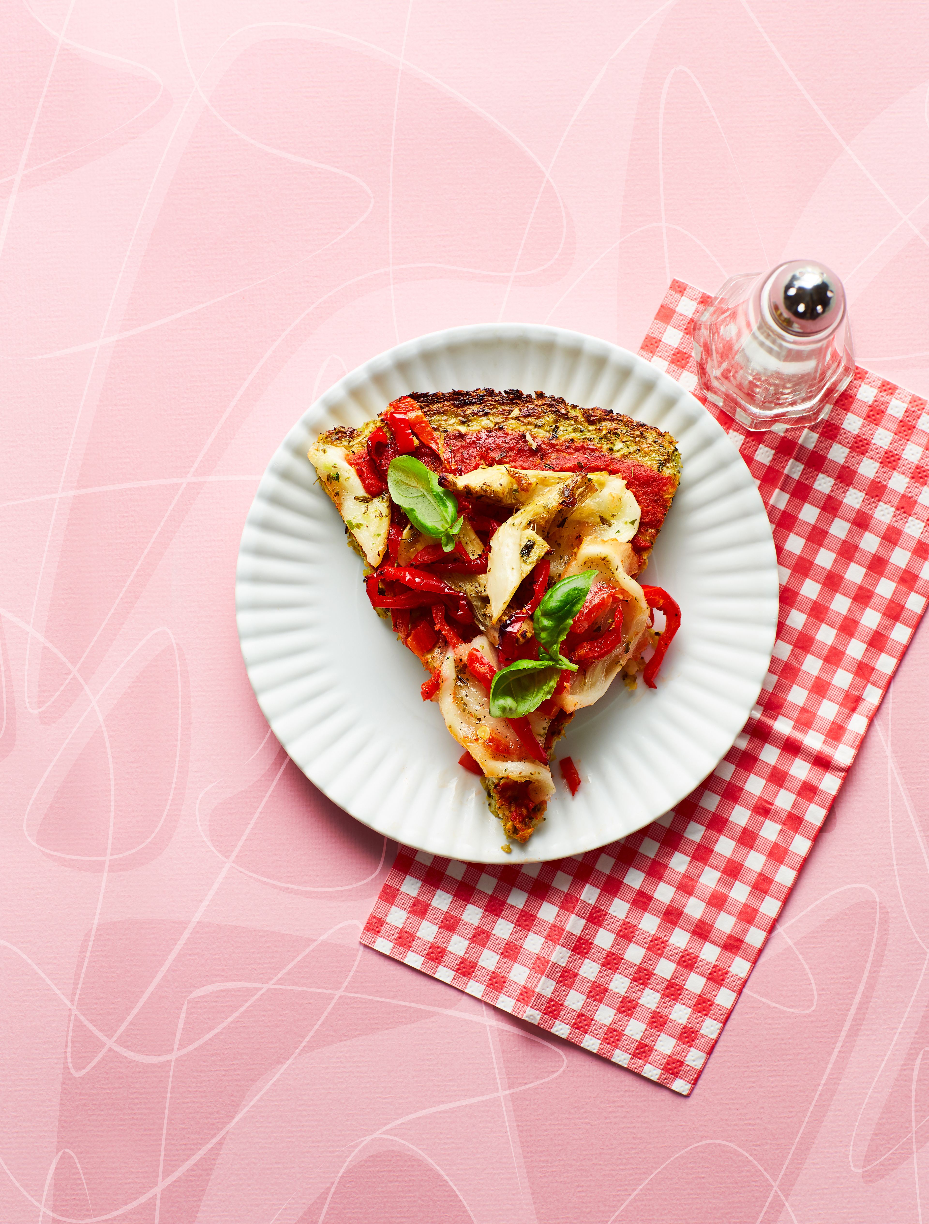 Pizza van broccoli met paprika en artisjok