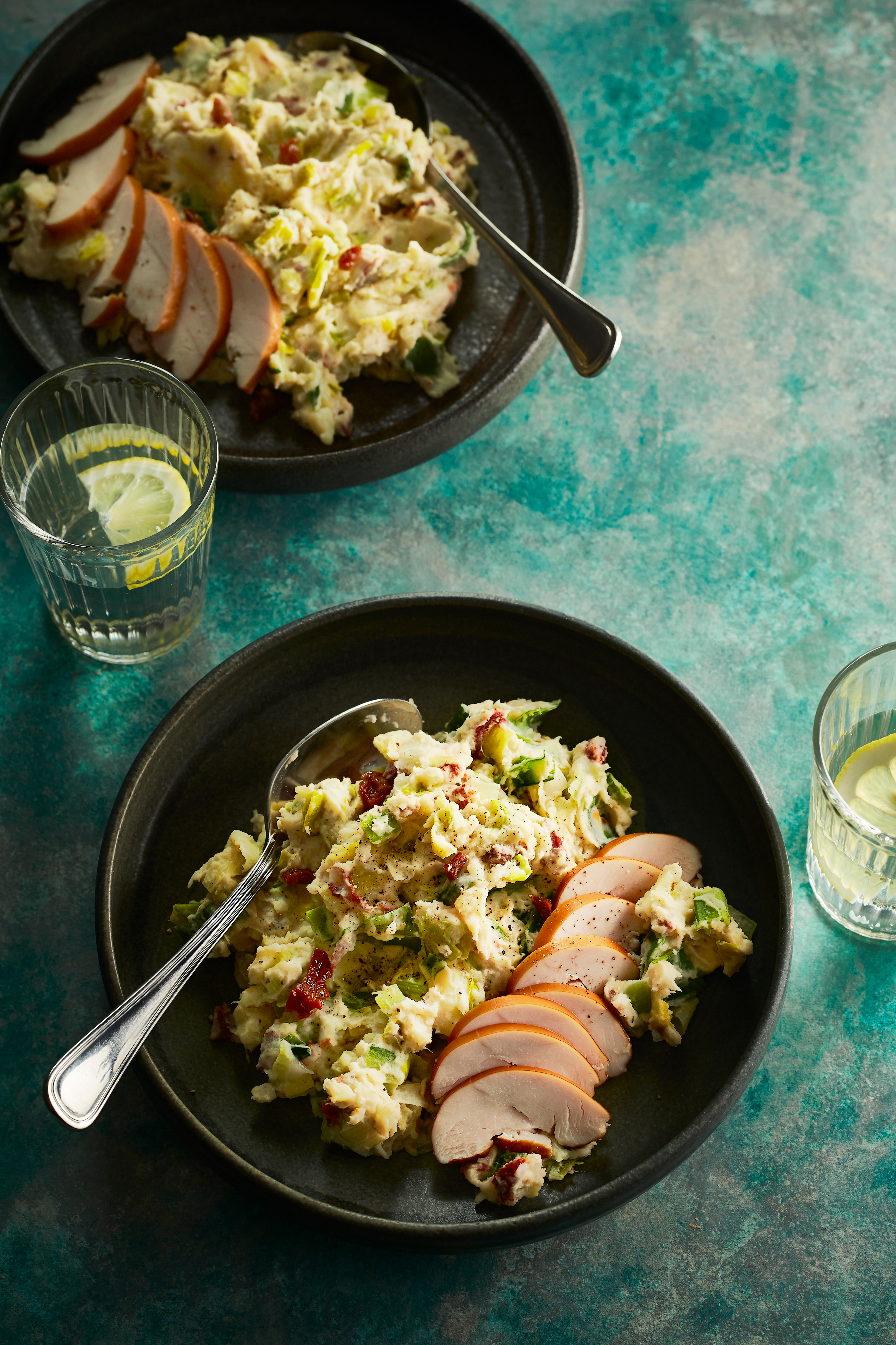 Lentestamppot met prei en gerookte kip