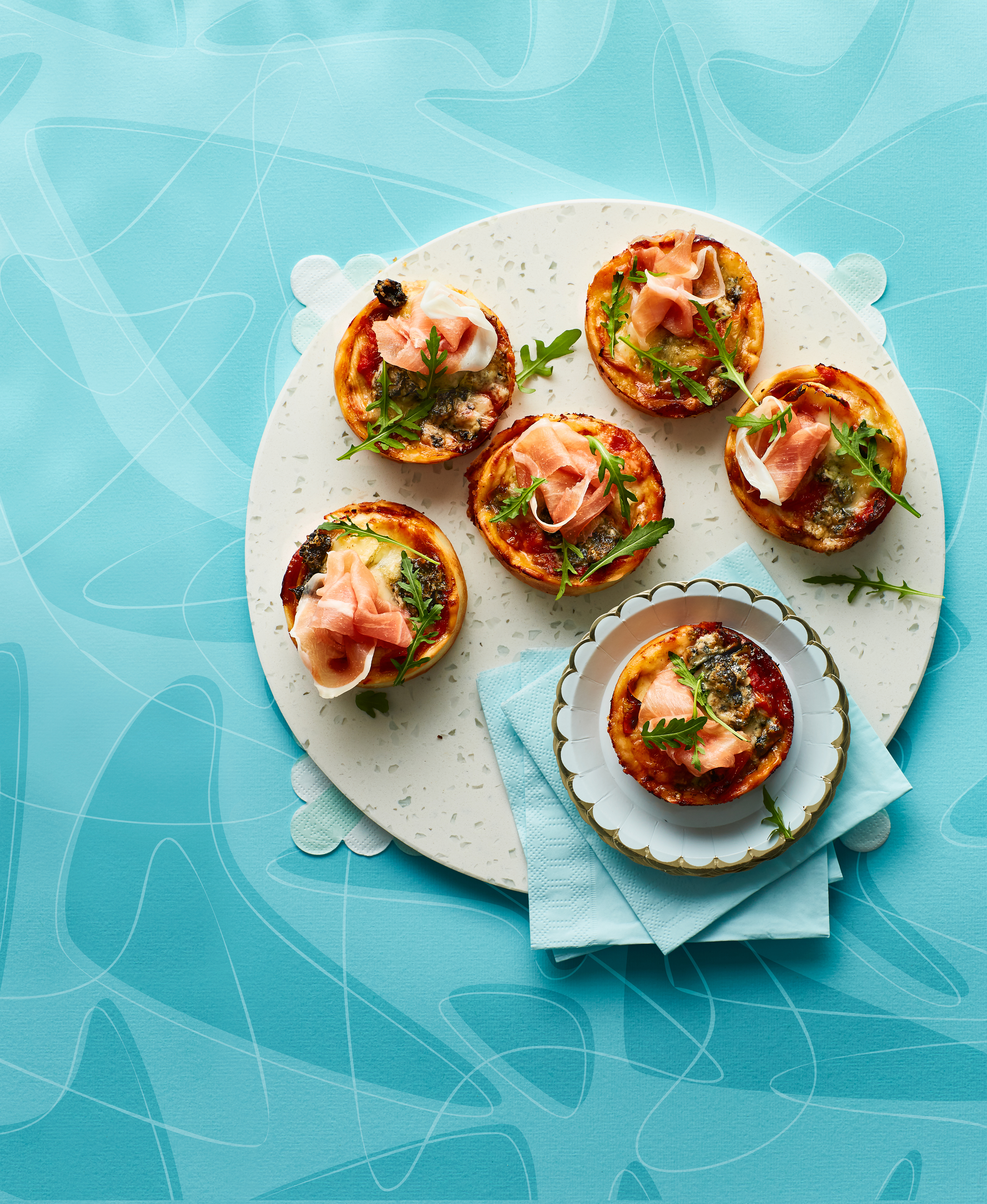 Minipizza's met witlof, gorgonzola en parmaham