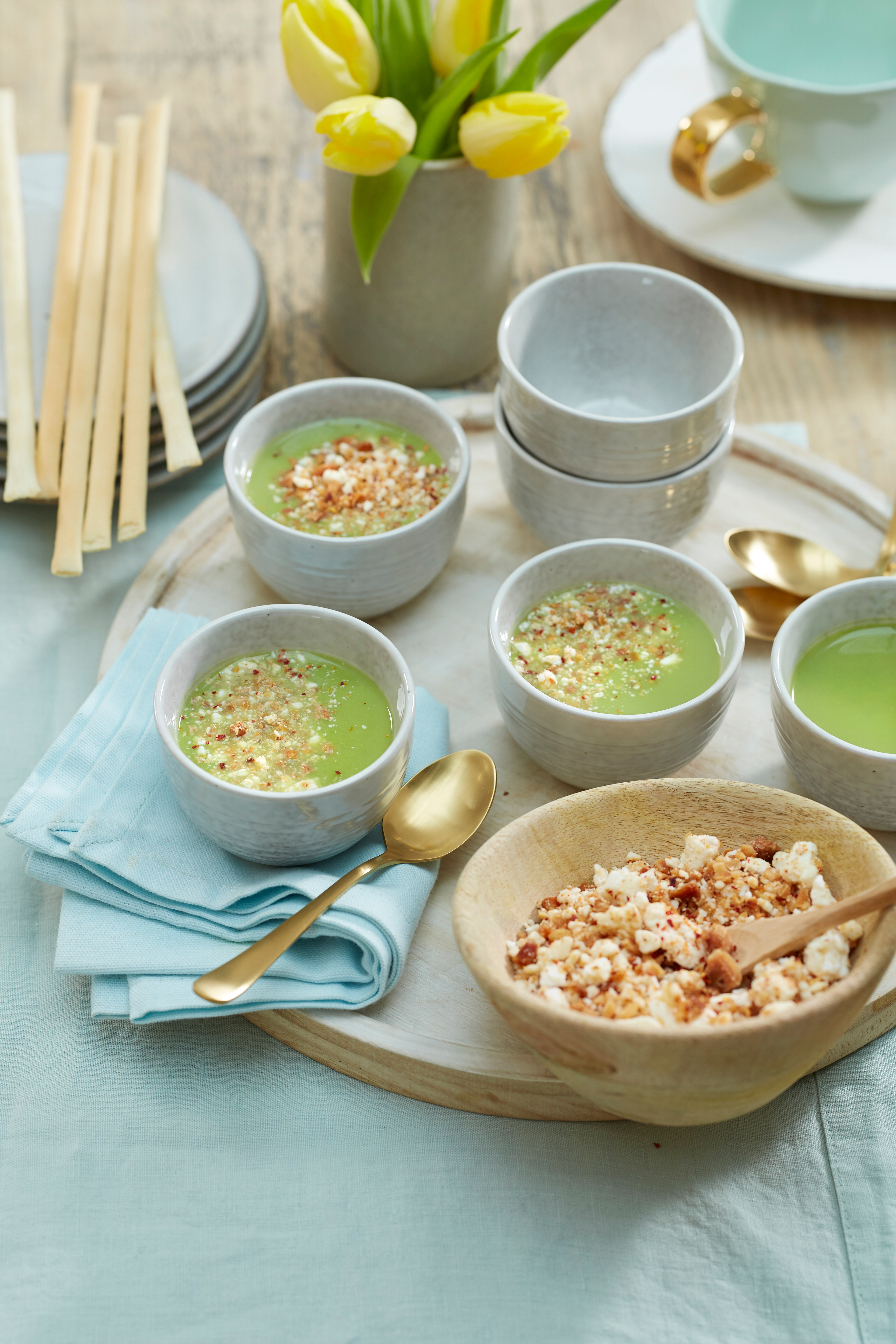 Doperwten-muntsoepje met fetacrumble