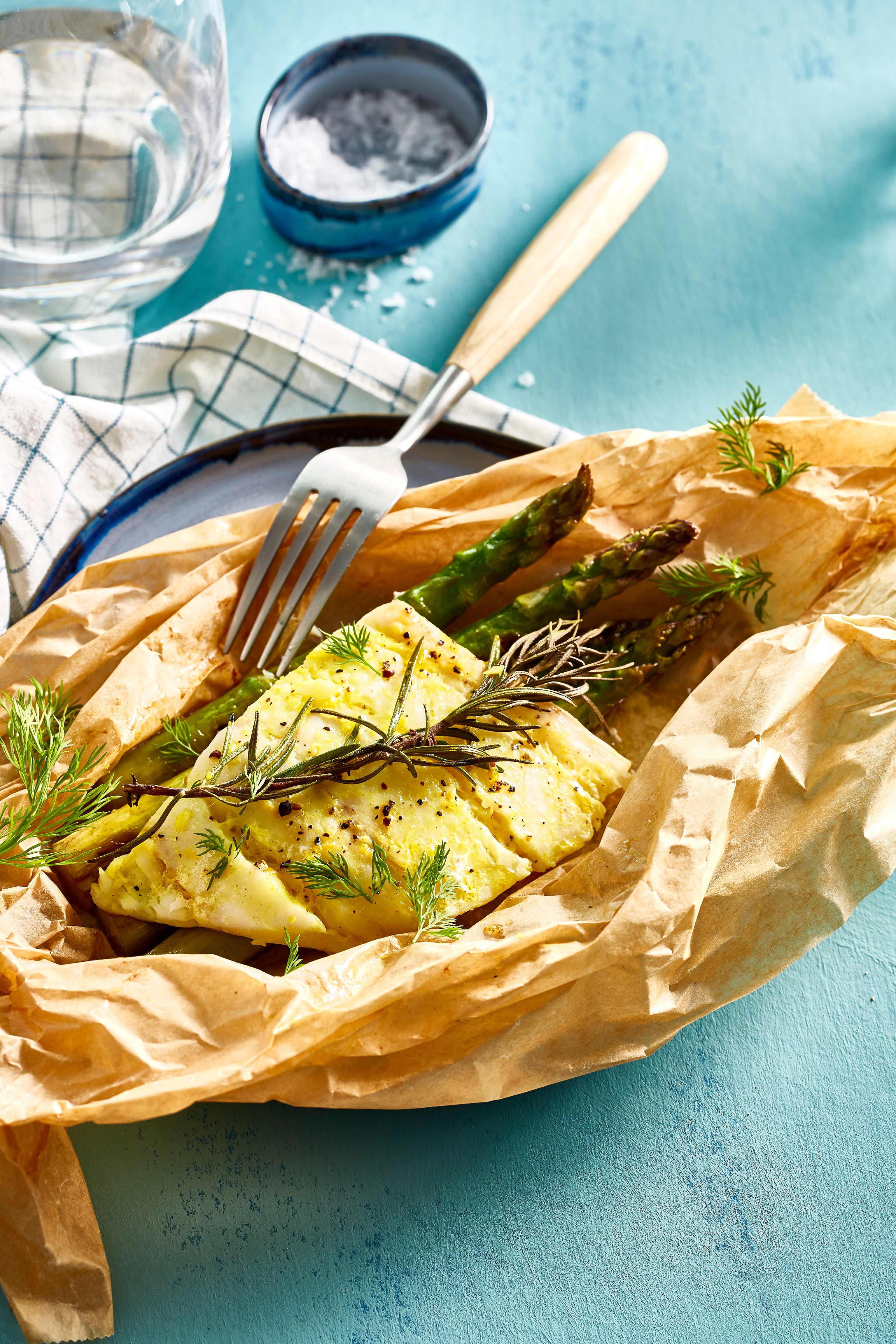 Kabeljauwpakketje met groene asperges en citroenboter