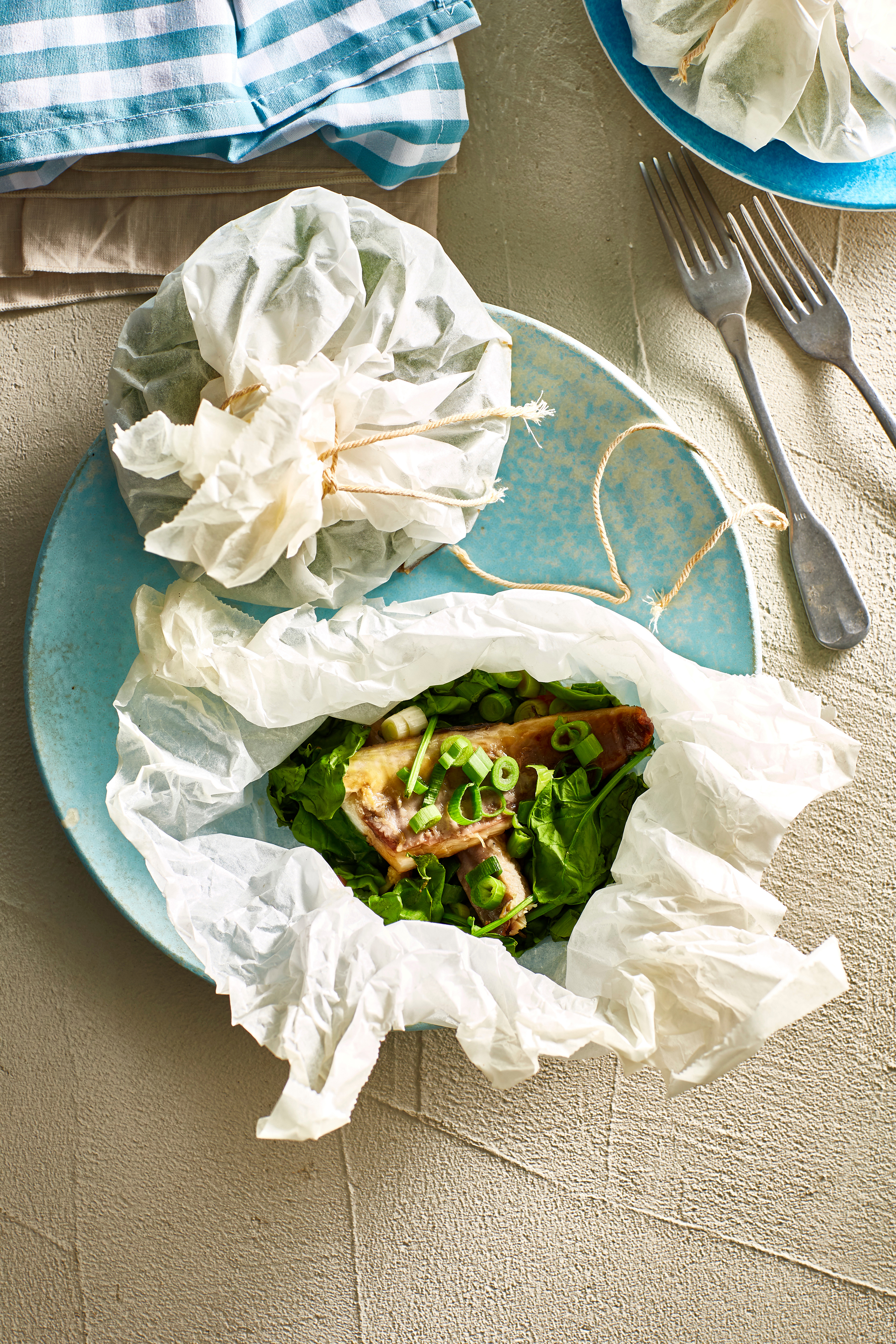 Makreelpakketje met spinazie en gember