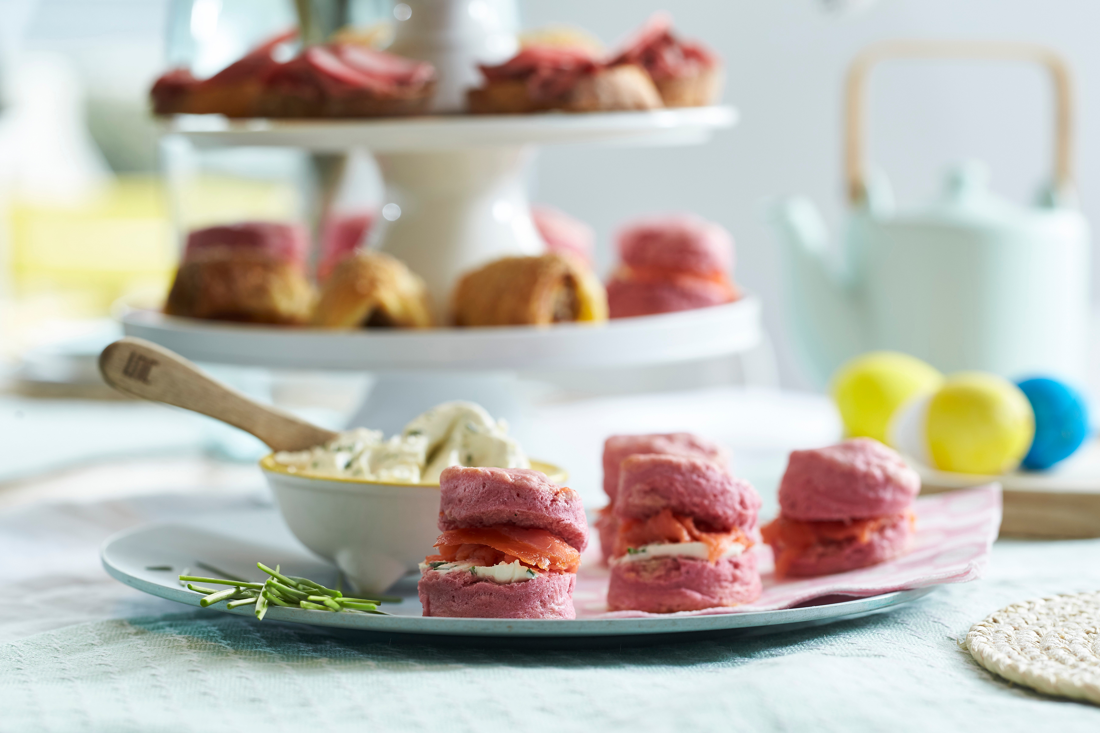 Bietenscones met bieslookroomkaas en zalm
