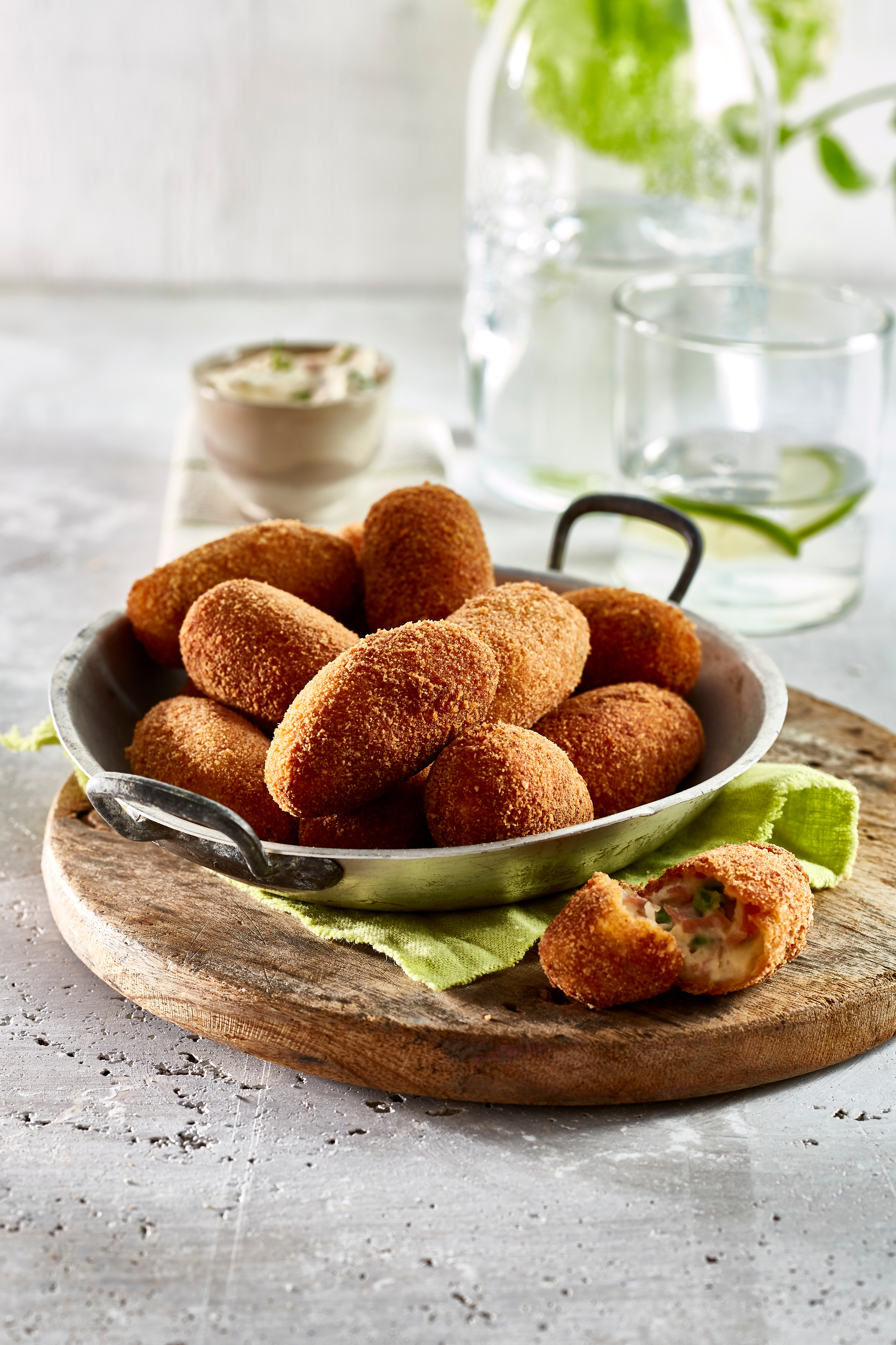 Beenhamkroketjes met doperwtjes