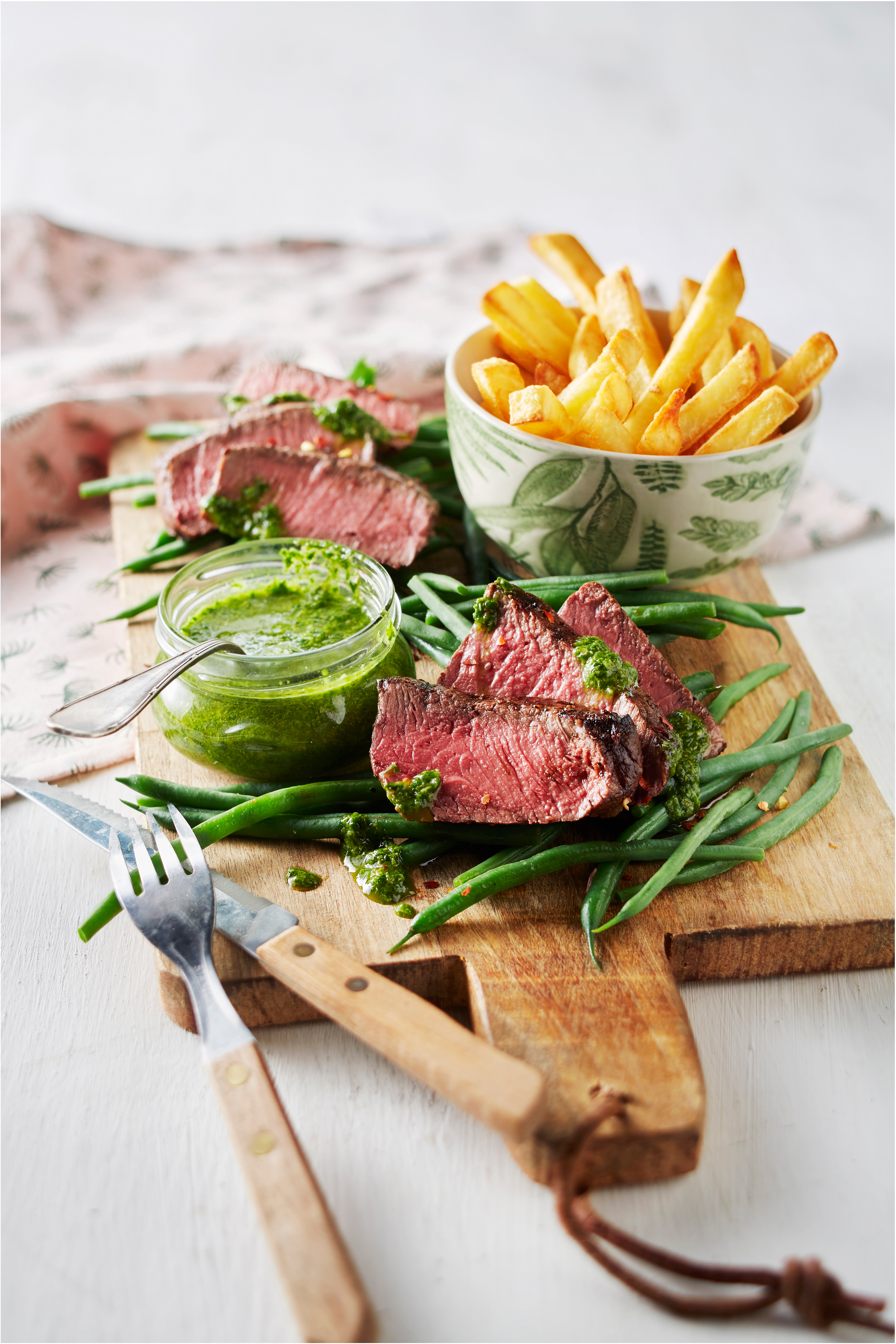 Biefstuk met chimichurri en ovenfriet