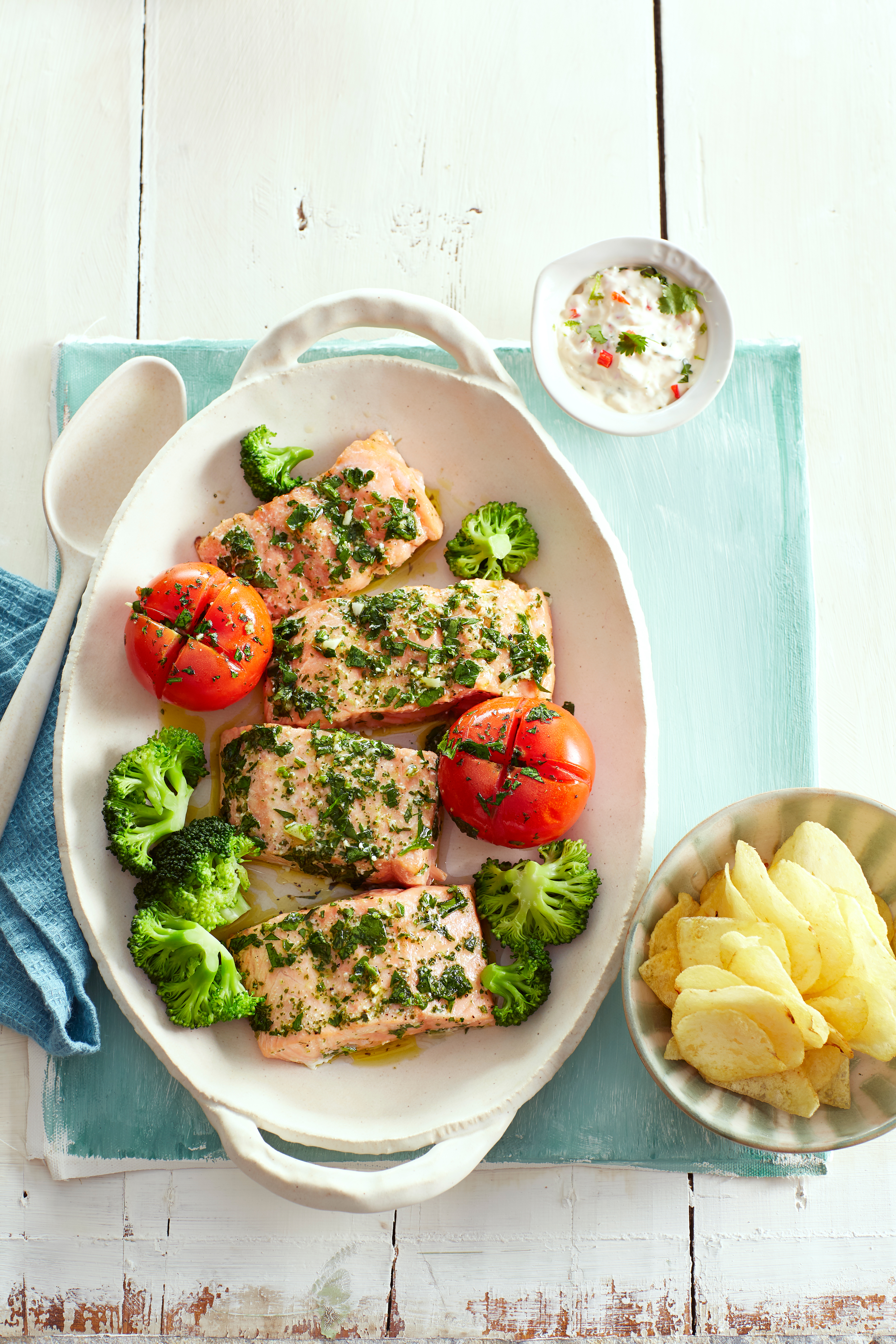 Geroosterde zalmfilet met gepofte tomaten en koriandermayonaise
