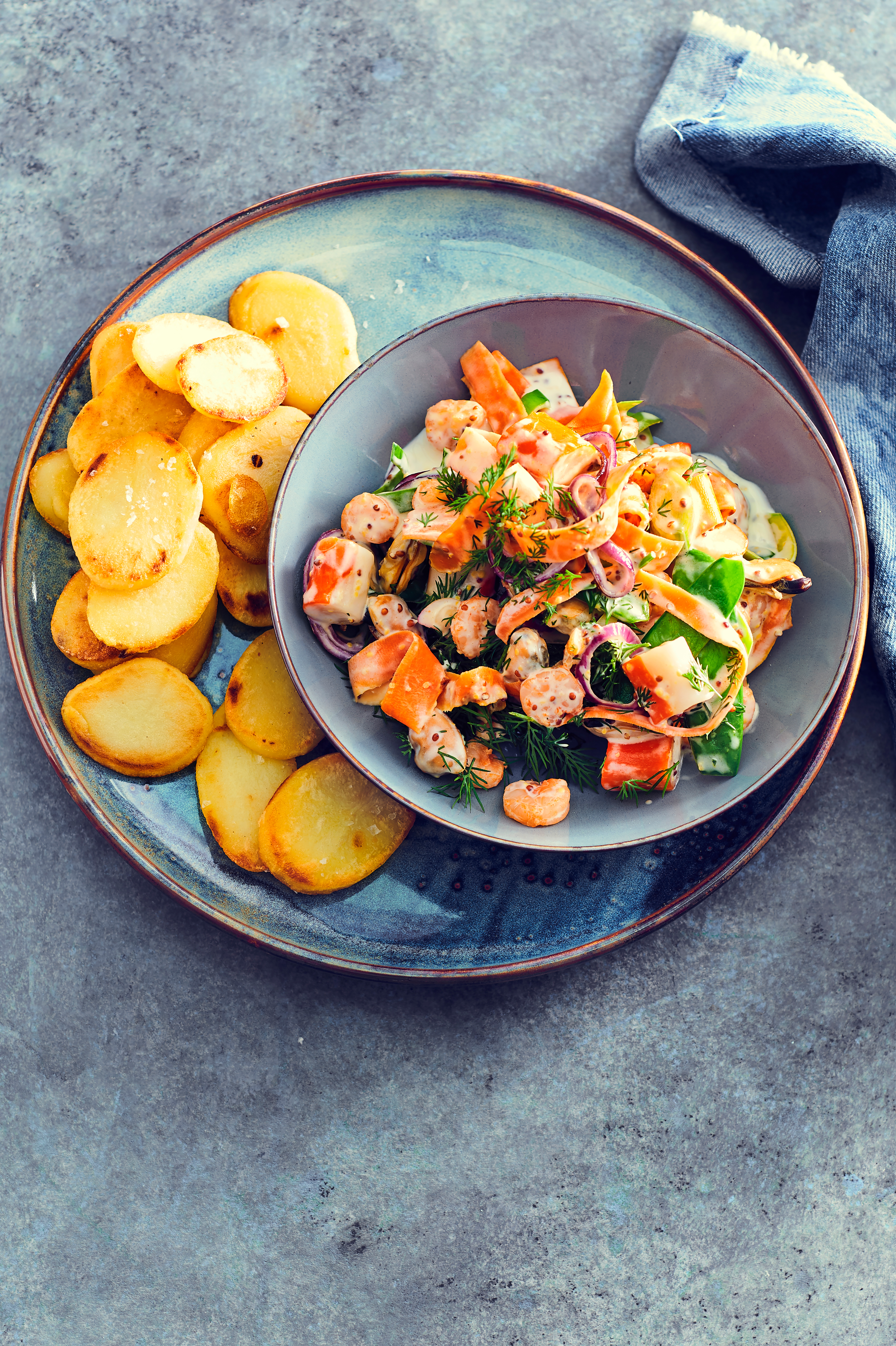 Geroerbakte zeevruchten met mosterd-dillesaus