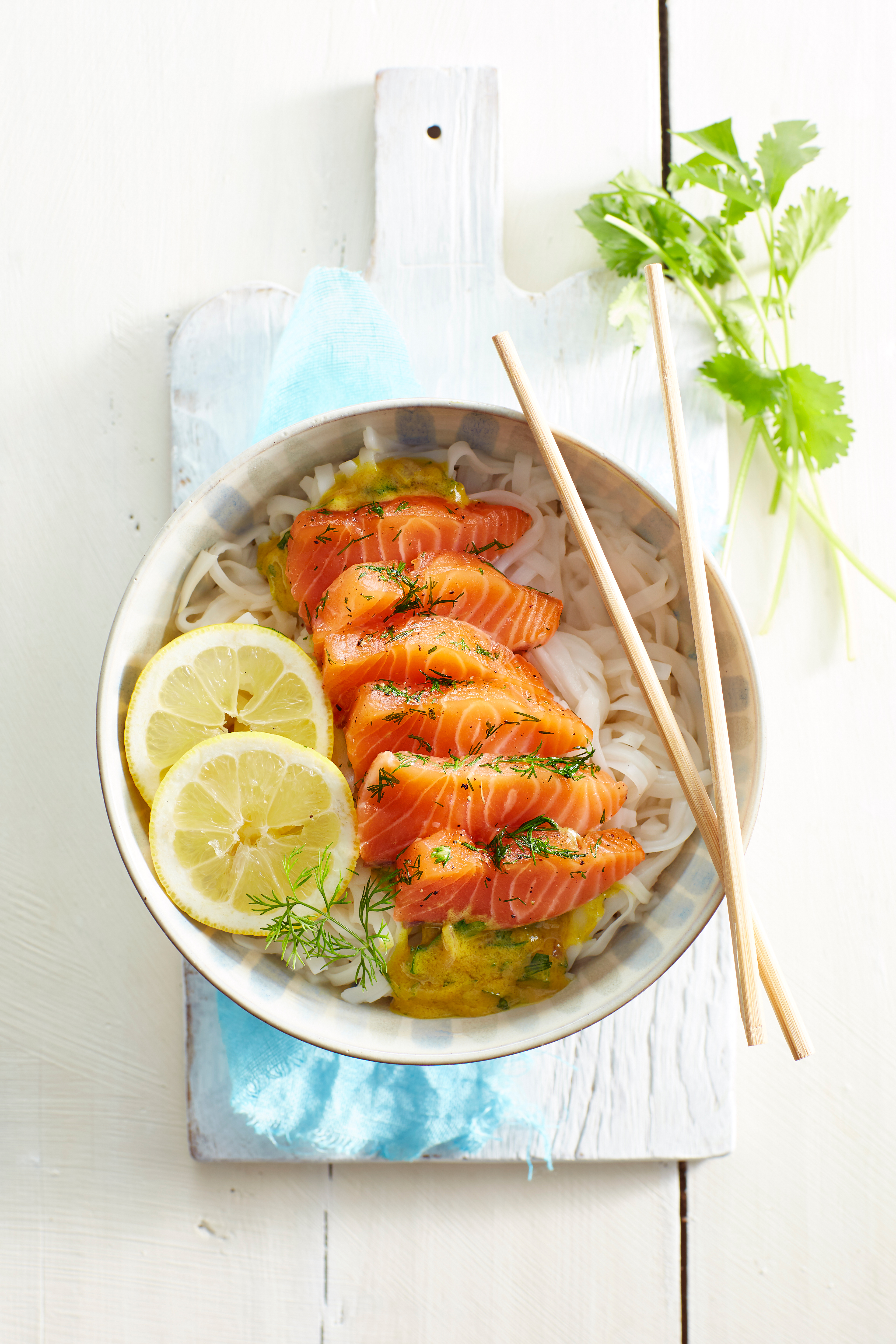 Noedels met gravad lax en citroen-mosterdsaus