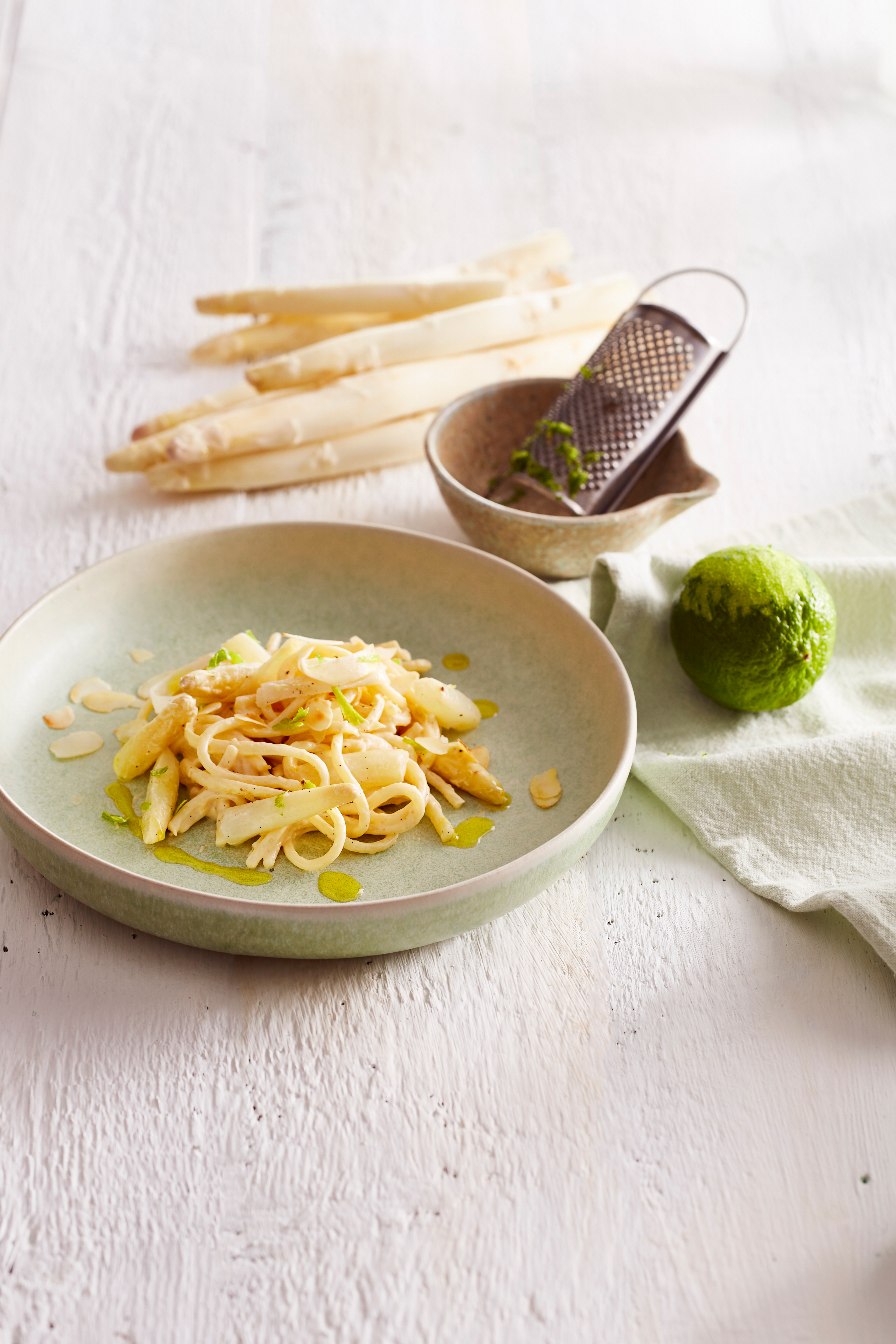 Spaghetti met asperges en vanilleroomsaus