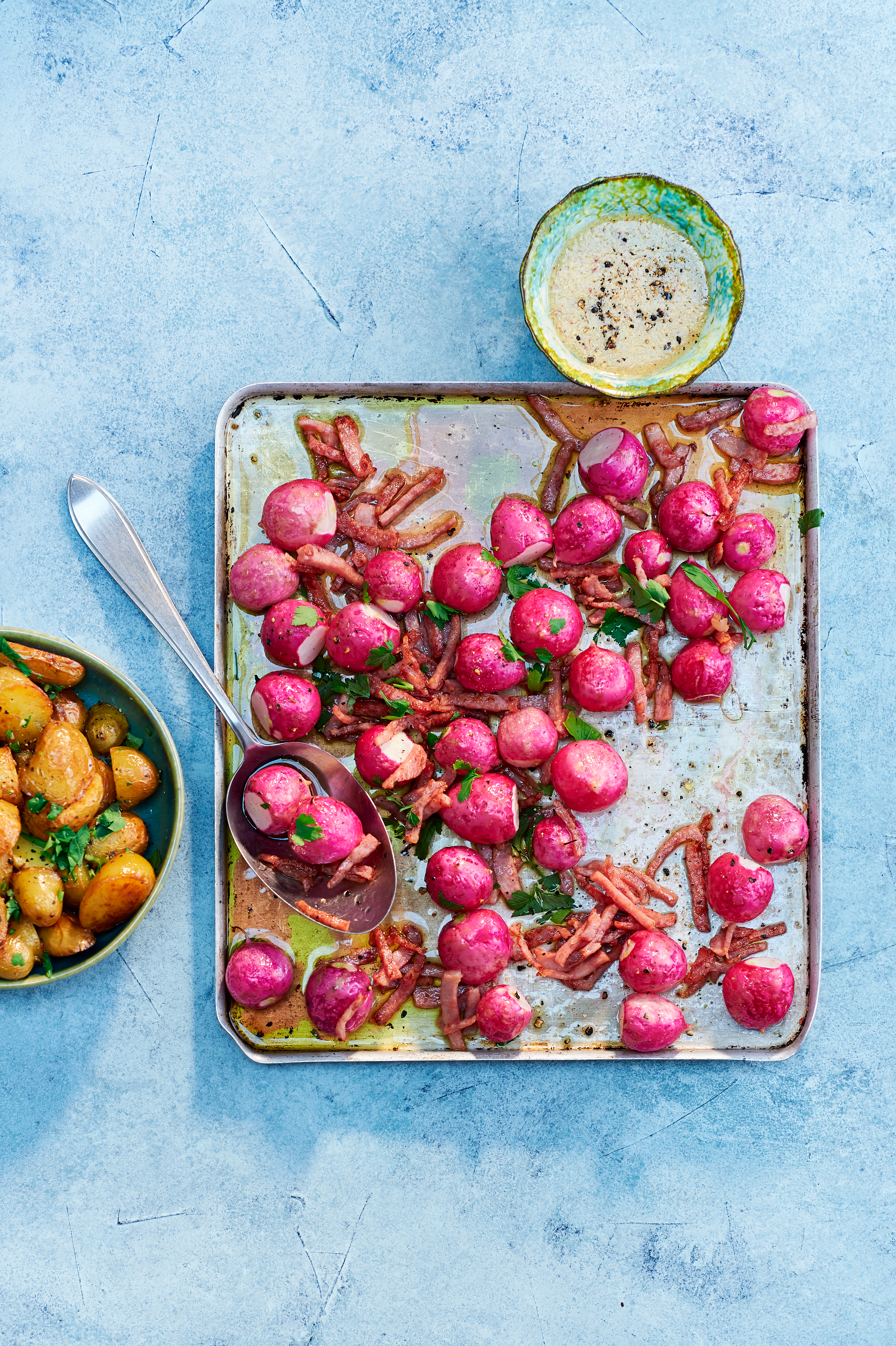 Geroosterde radijsjes met ham en mosterddressing