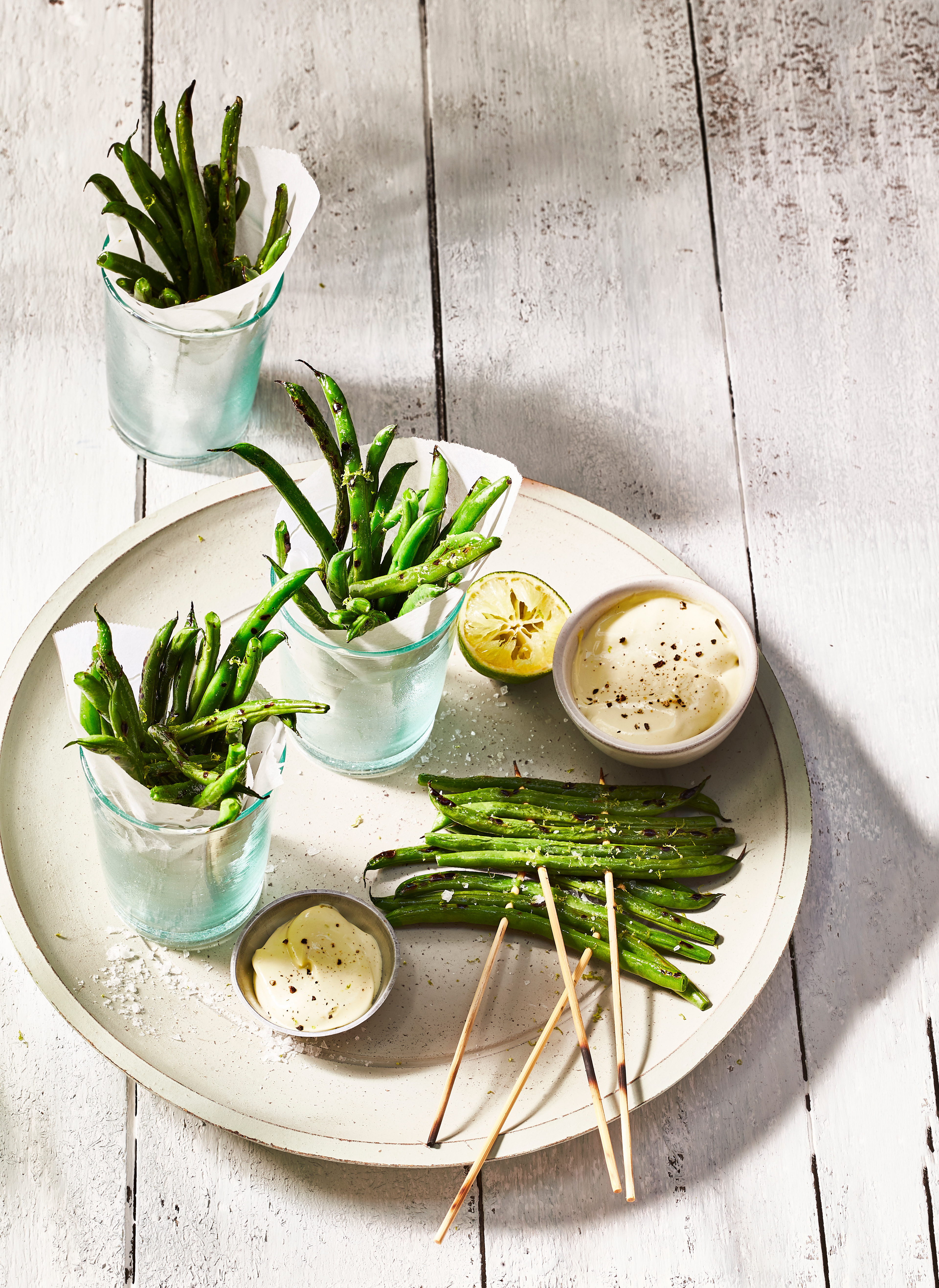 Sperzieboon'frietjes' met limoen-avocadomayo