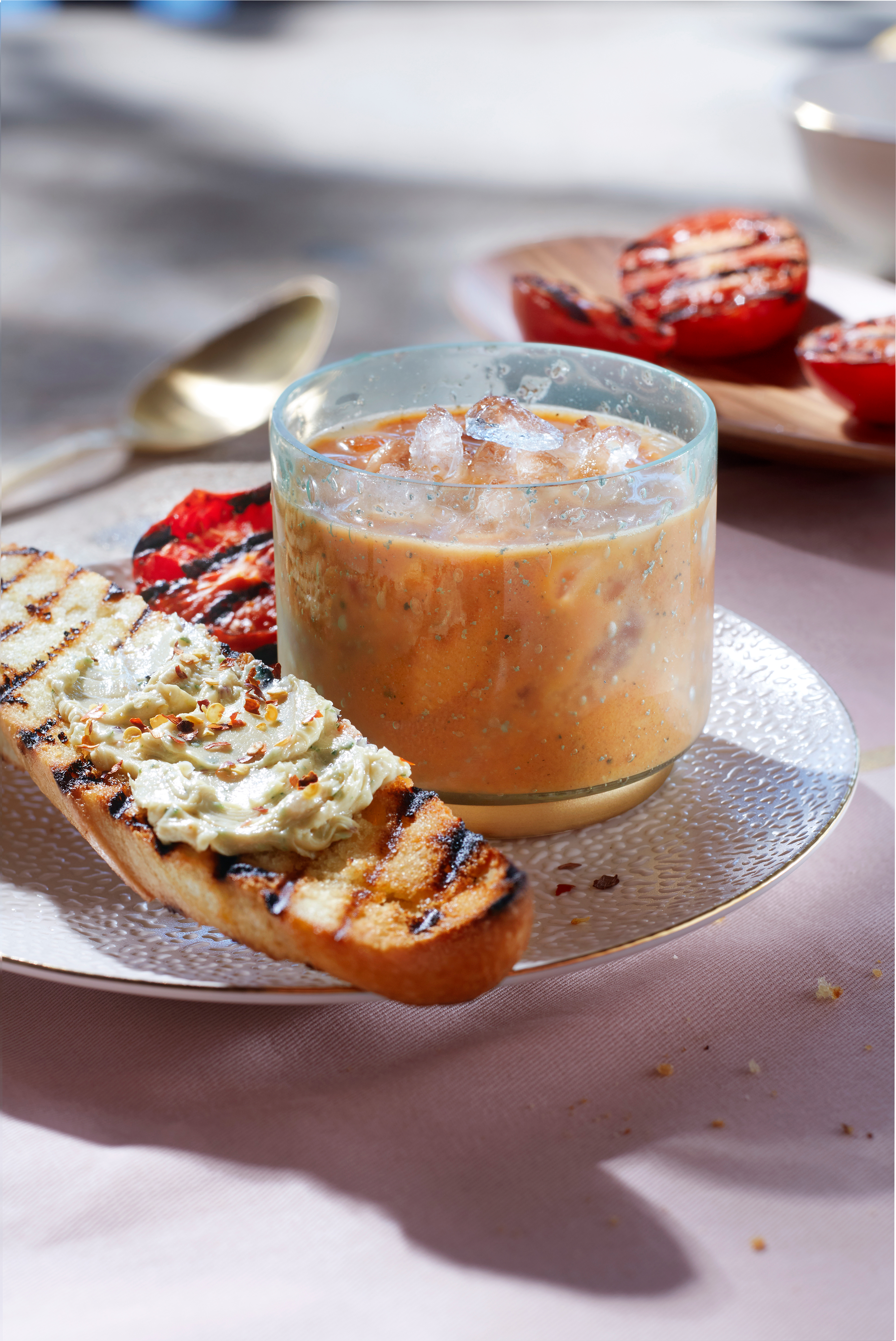 ‘Bouillon' van gegrilde tomaten