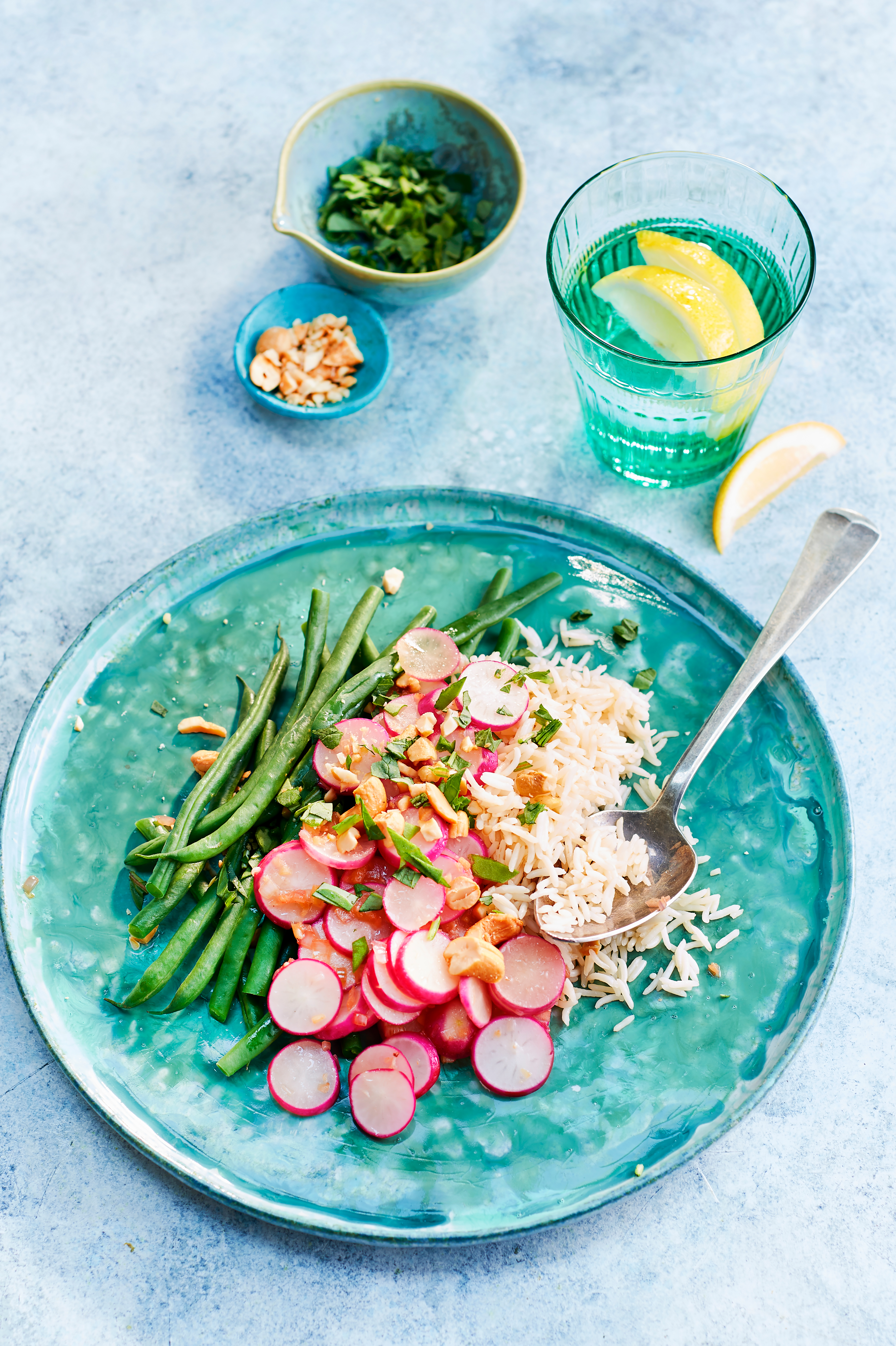 Gewokte radijsjes met gember en cashewnoten