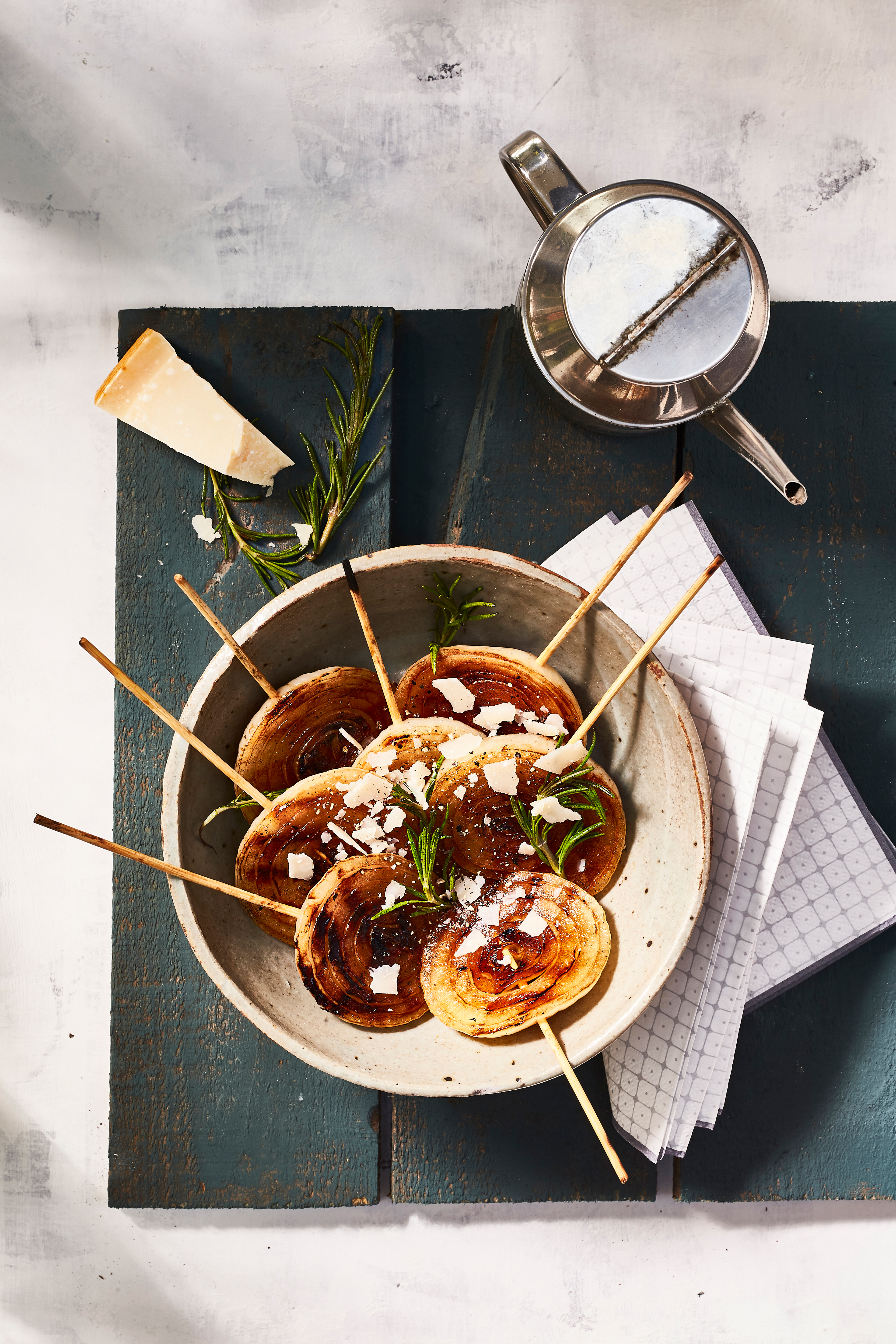 Balsamico-uien met rozemarijn en parmezaan