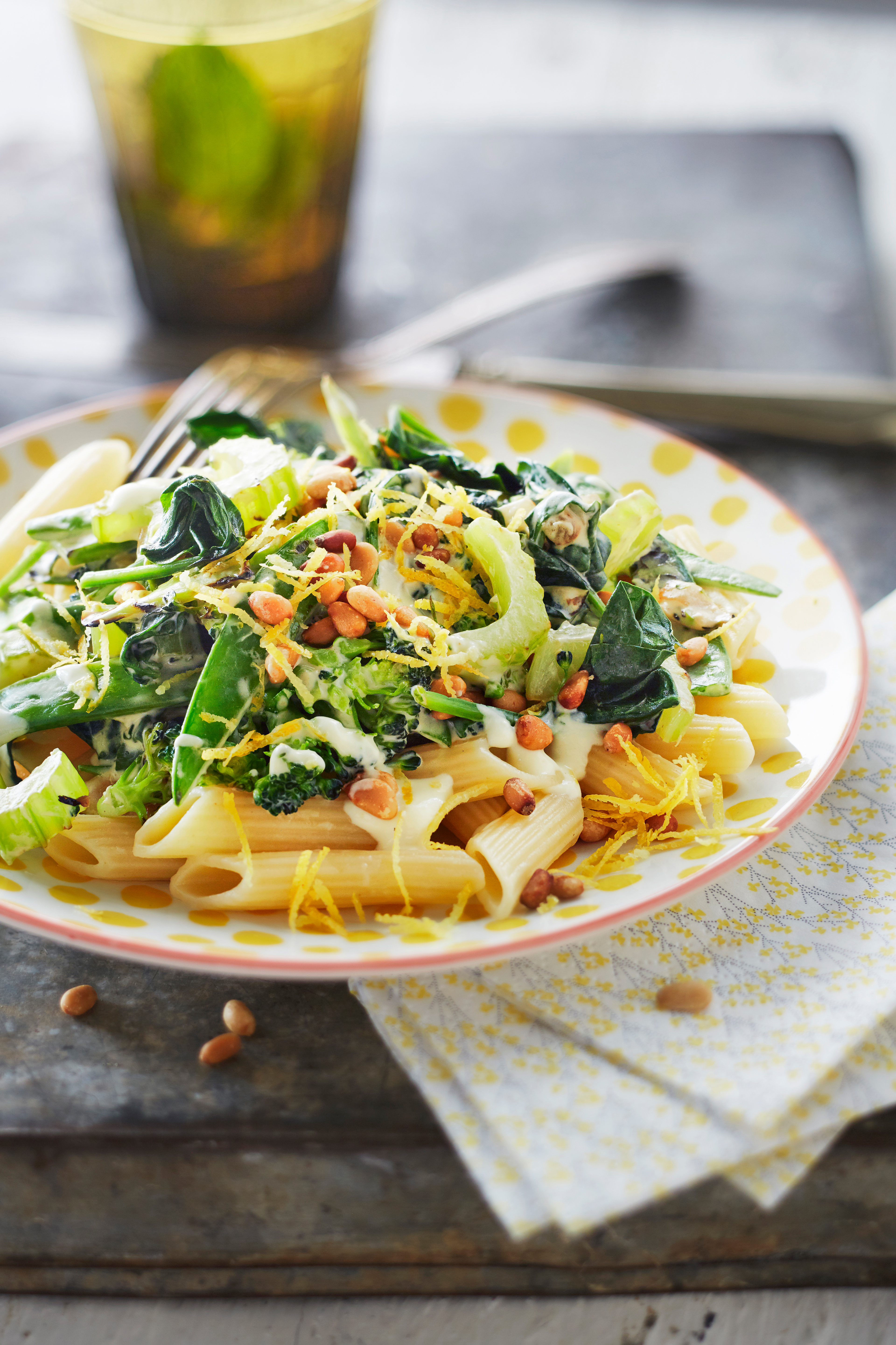 Pasta met broccoli, peultjes en spinazie