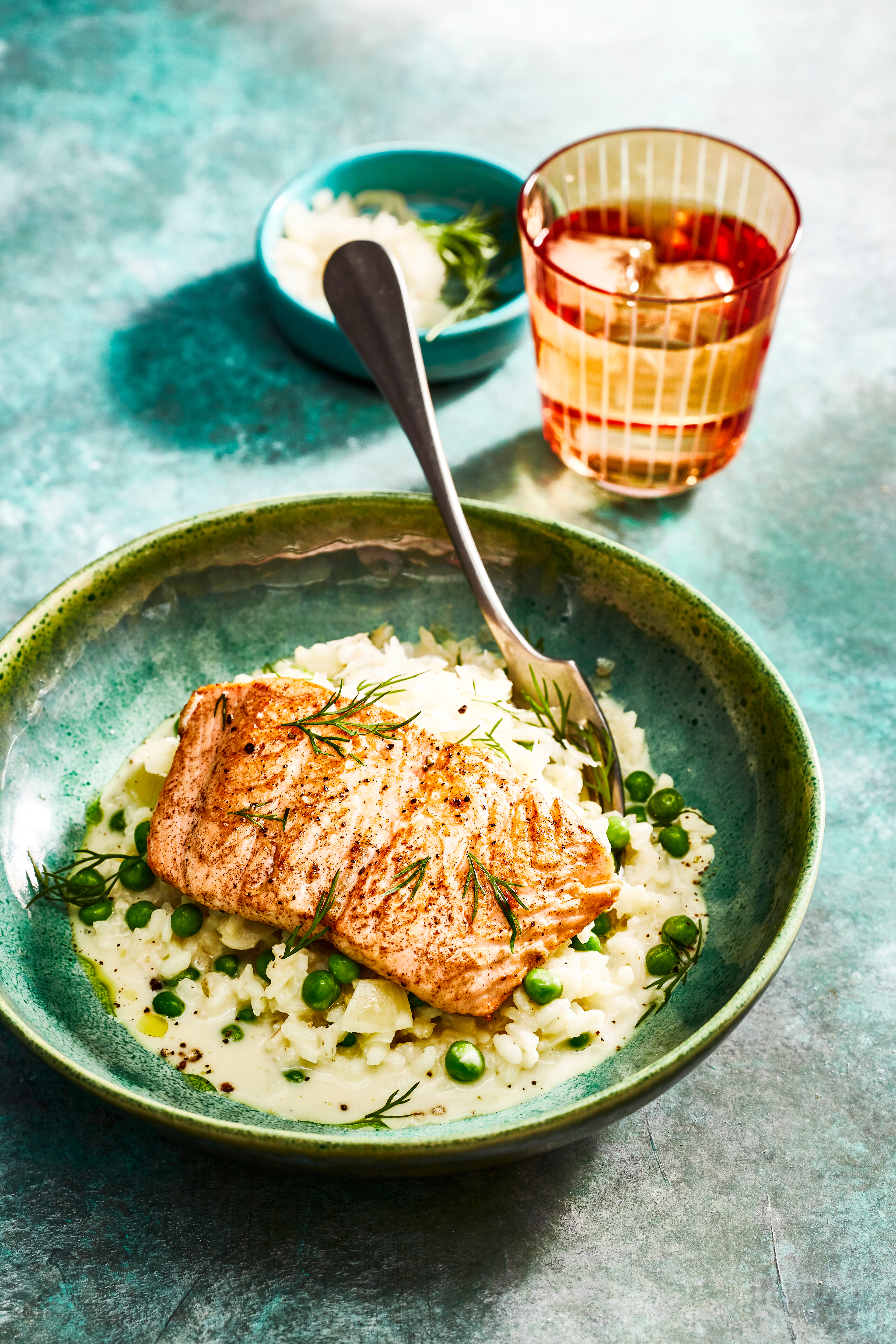 Doperwtenrisotto met gebakken zalm