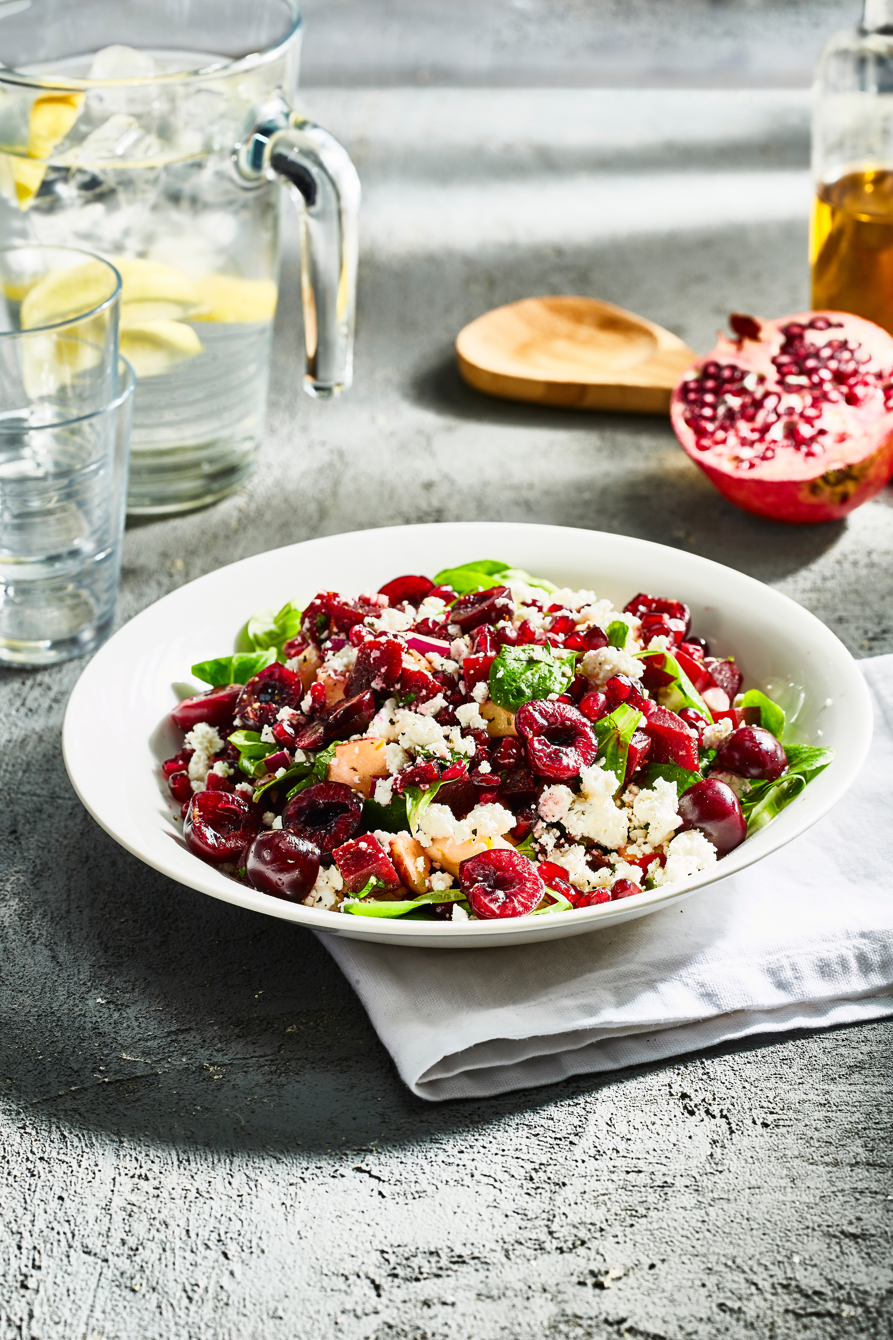 Bietensalade met kersen, granaatappel en feta