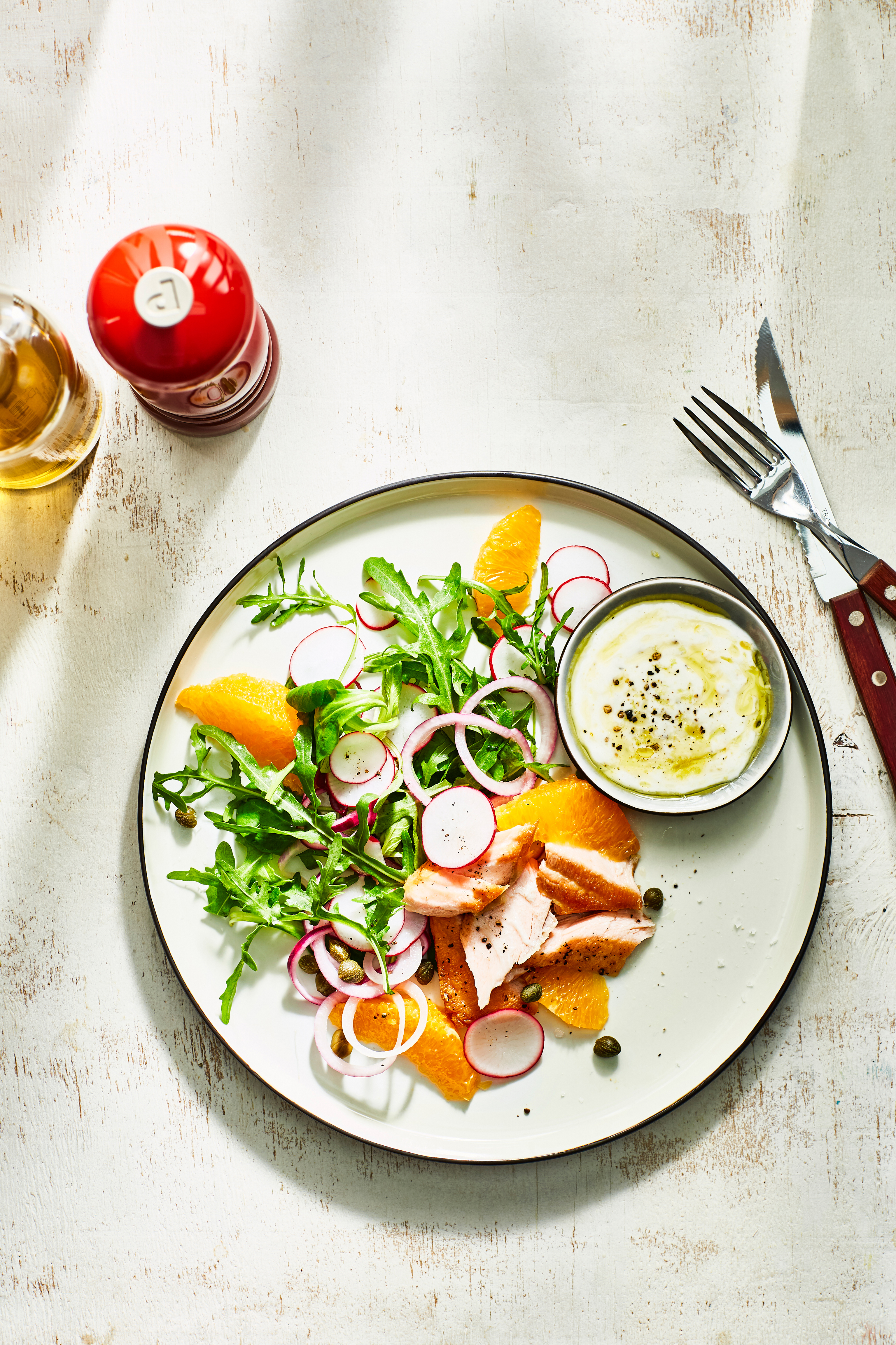 Zalmsalade met sinaasappel en radijs