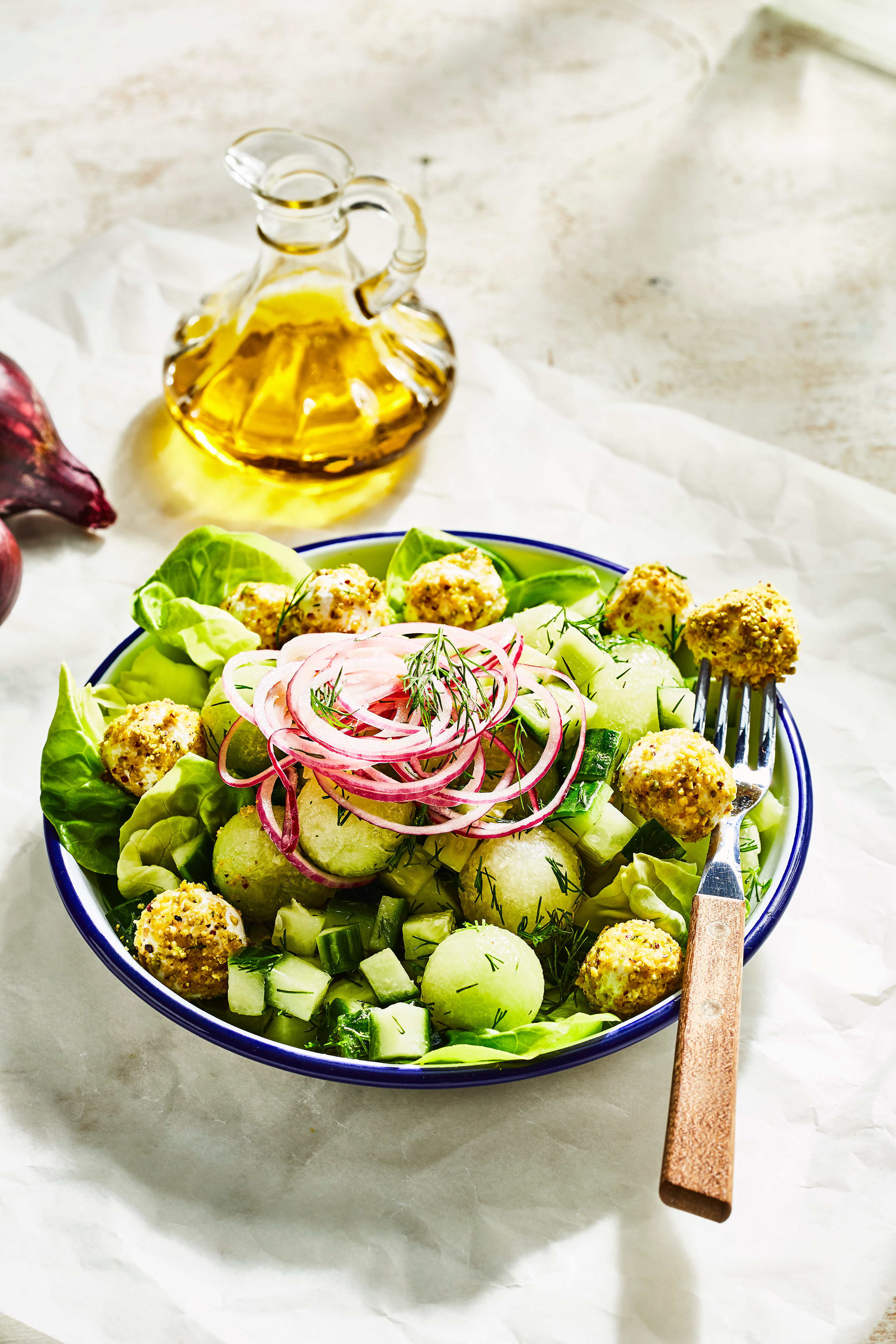 Bolletjessalade met meloen, komkommer en geitenkaas