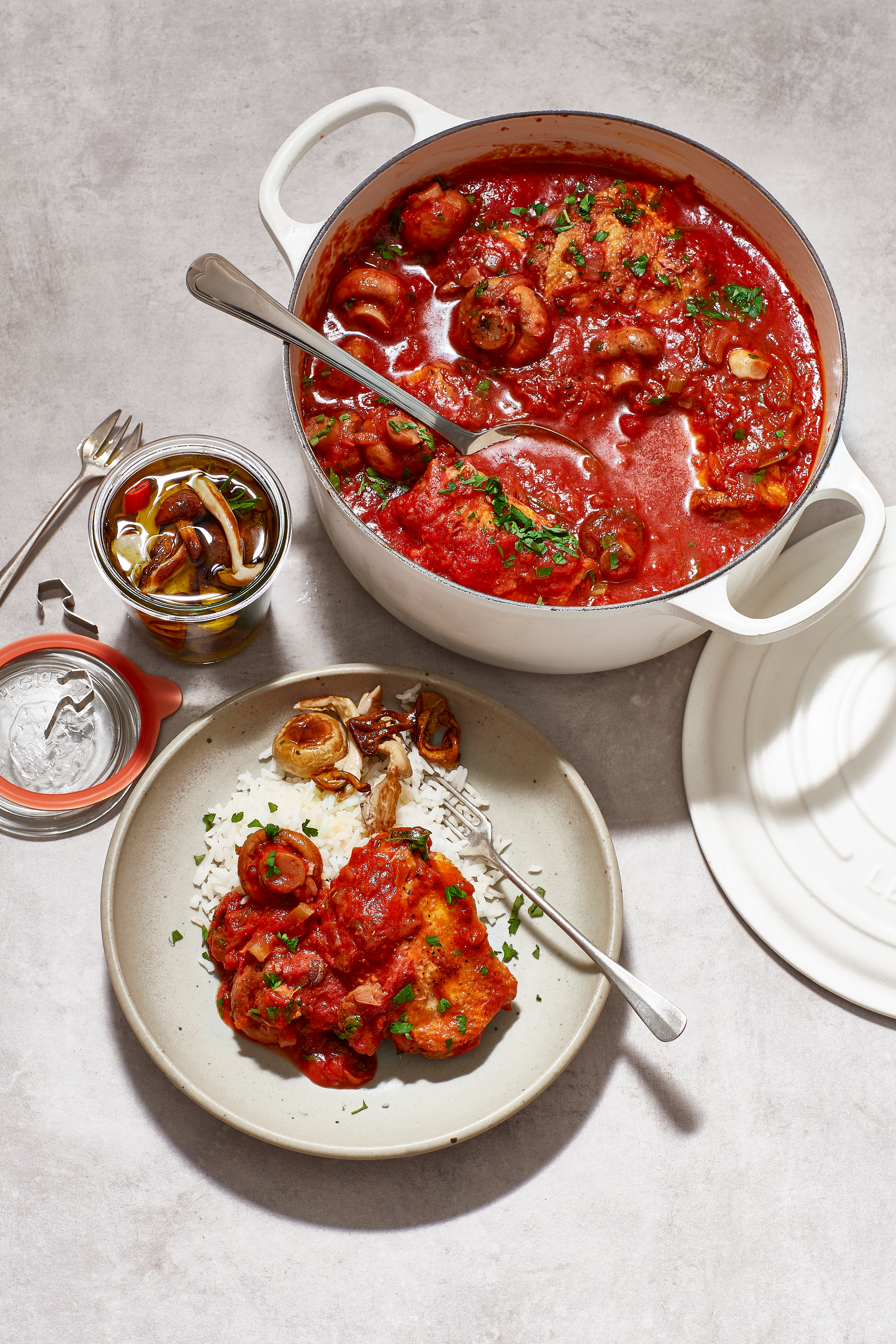 Kip cacciatore met paddenstoelen