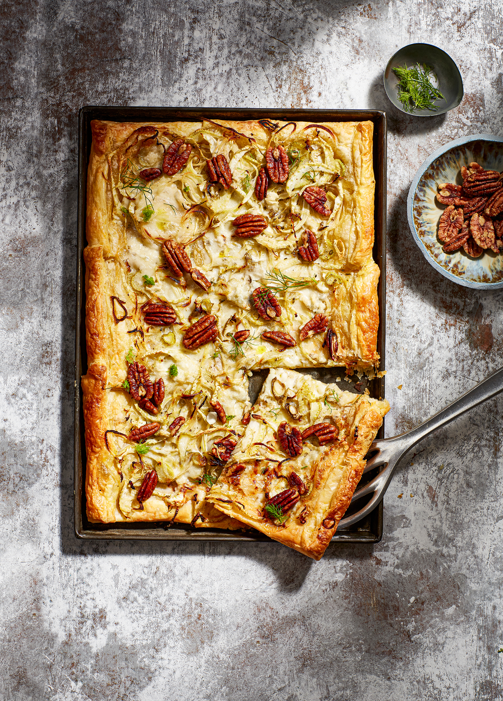 Bladerdeegtaart met gorgonzola, venkel en pecan