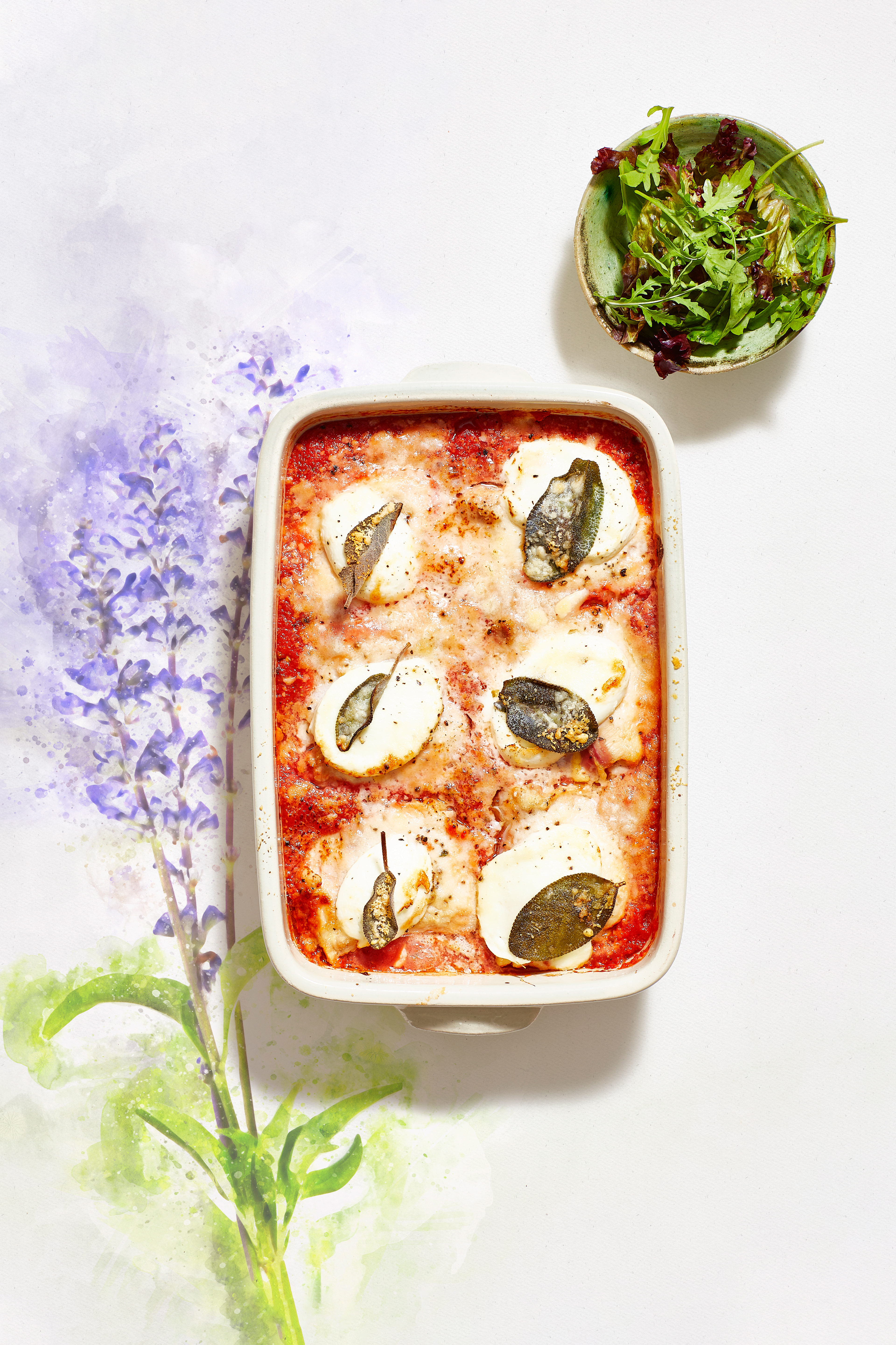 Gegratineerde kip in salie-tomatensaus