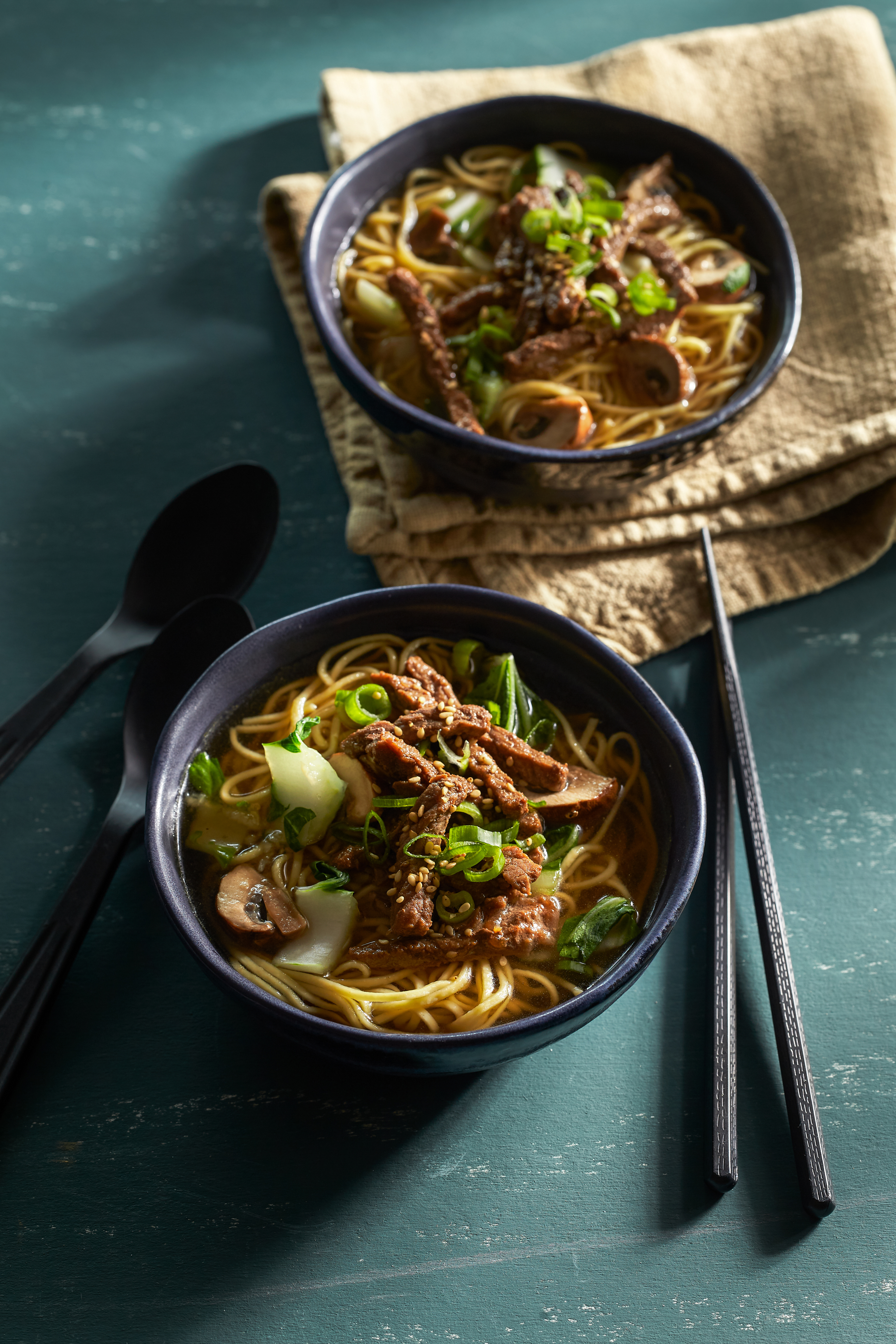 Noedelsoep met champignons en runderreepjes