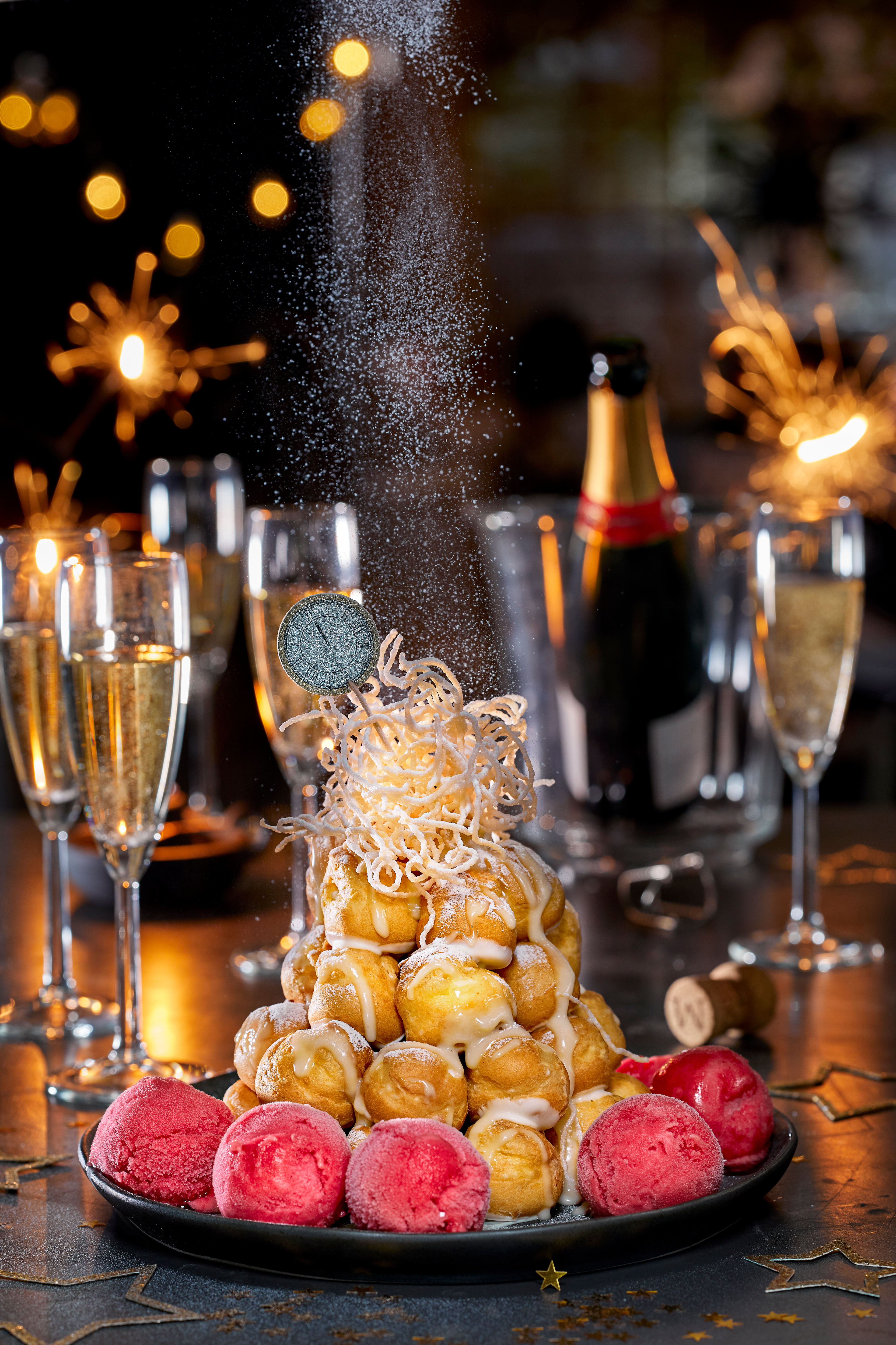 Toren van chocosoesjes