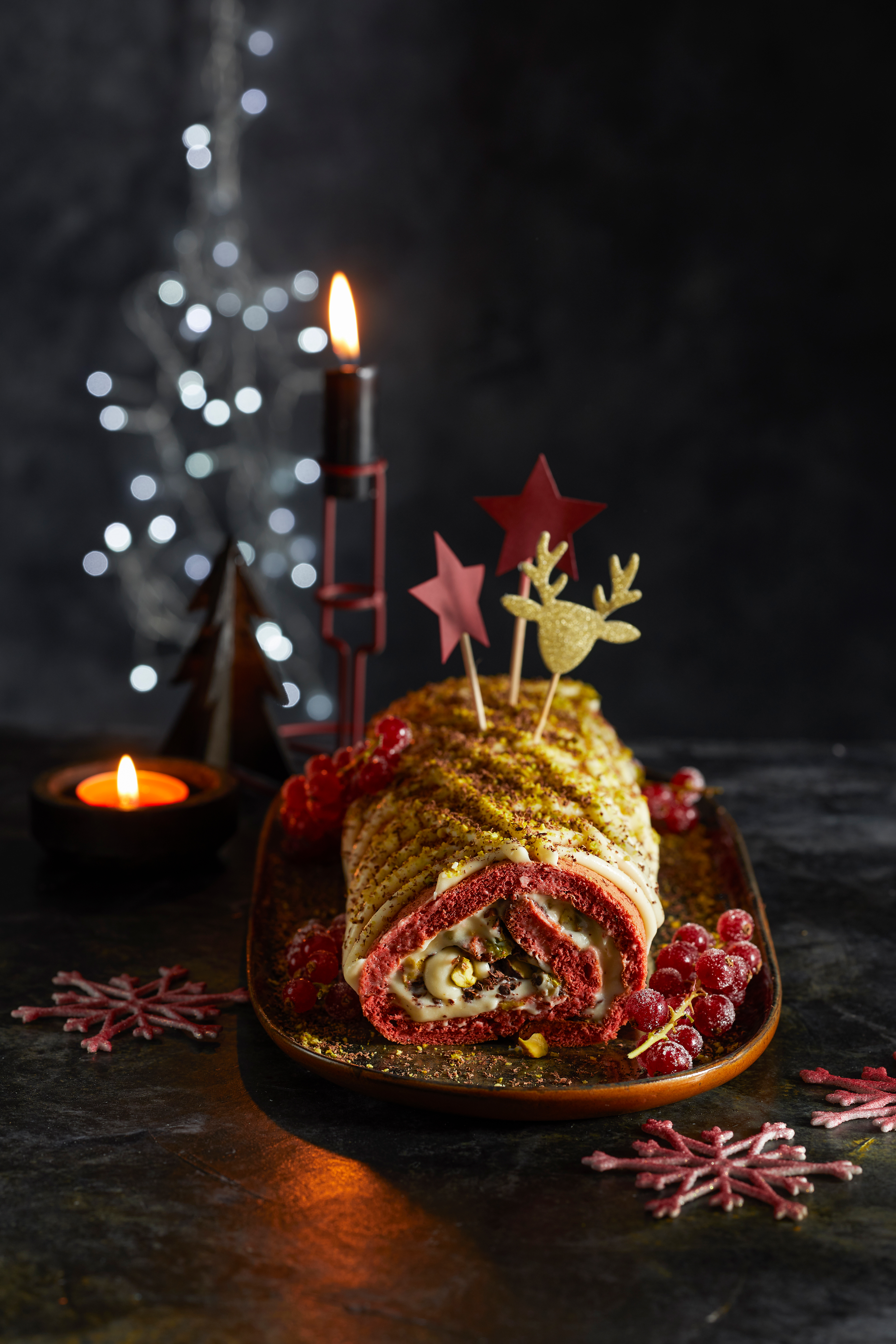 Red velvet-kerstrol met pistache