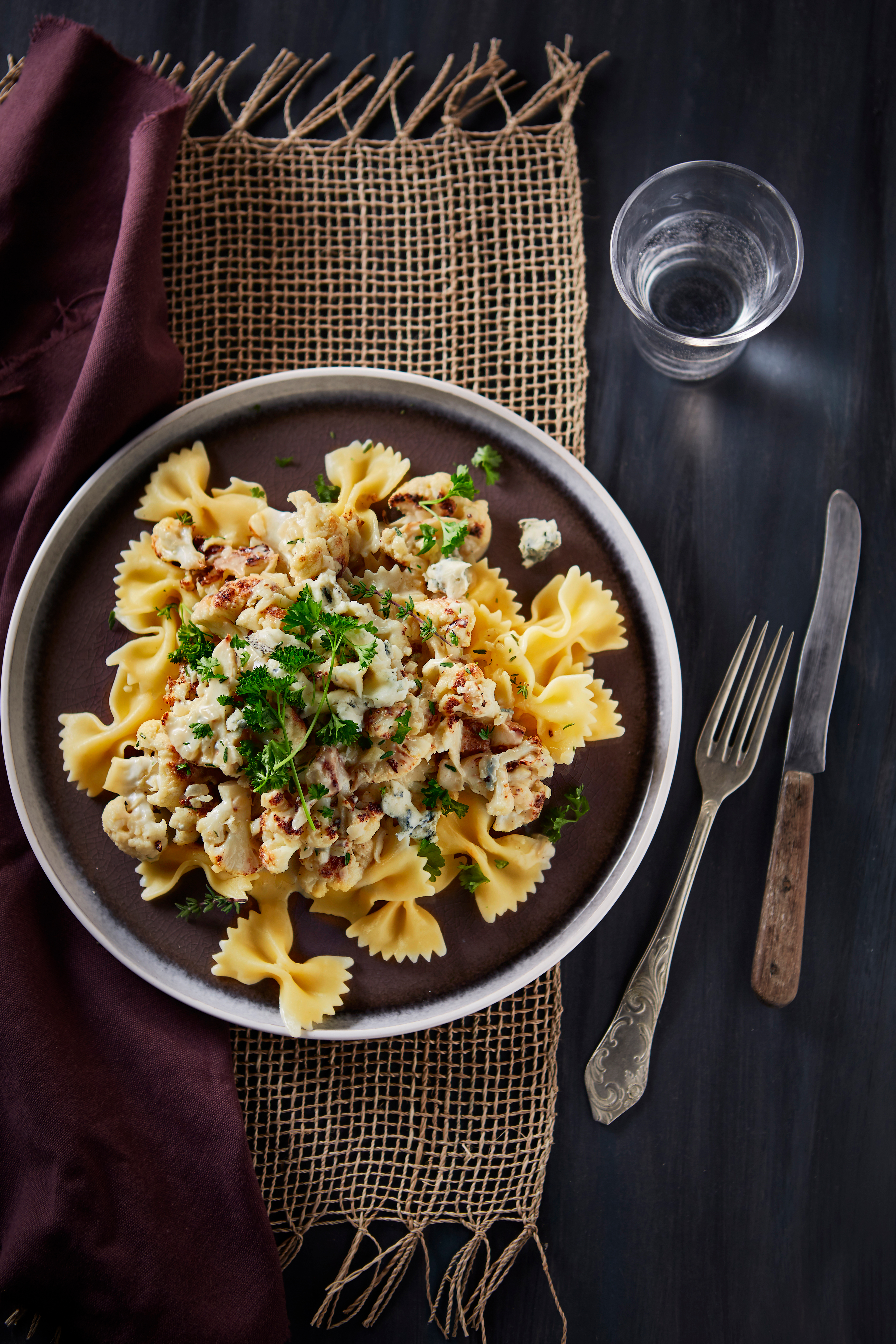 Farfalle met bloemkool en blauwe kaas